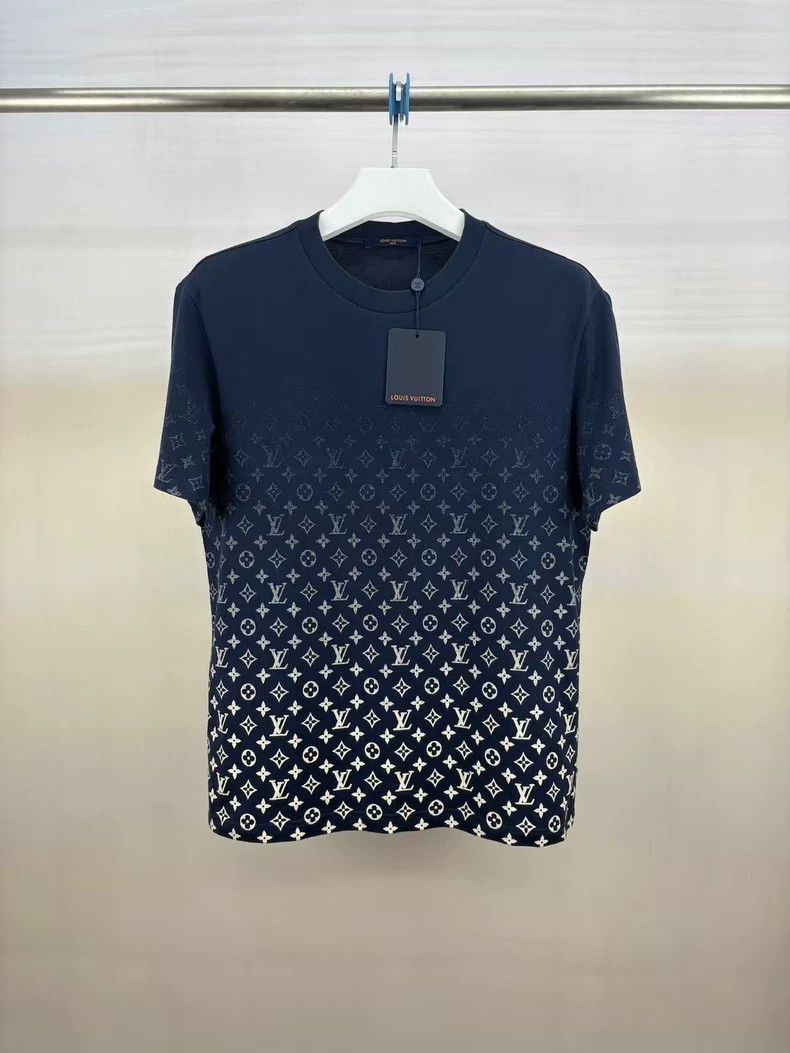 Louis Vuitton Louis Vuitton Dark blue gradient short sleeve Size US L / EU 52-54 / 3 - 1 Thumbnail