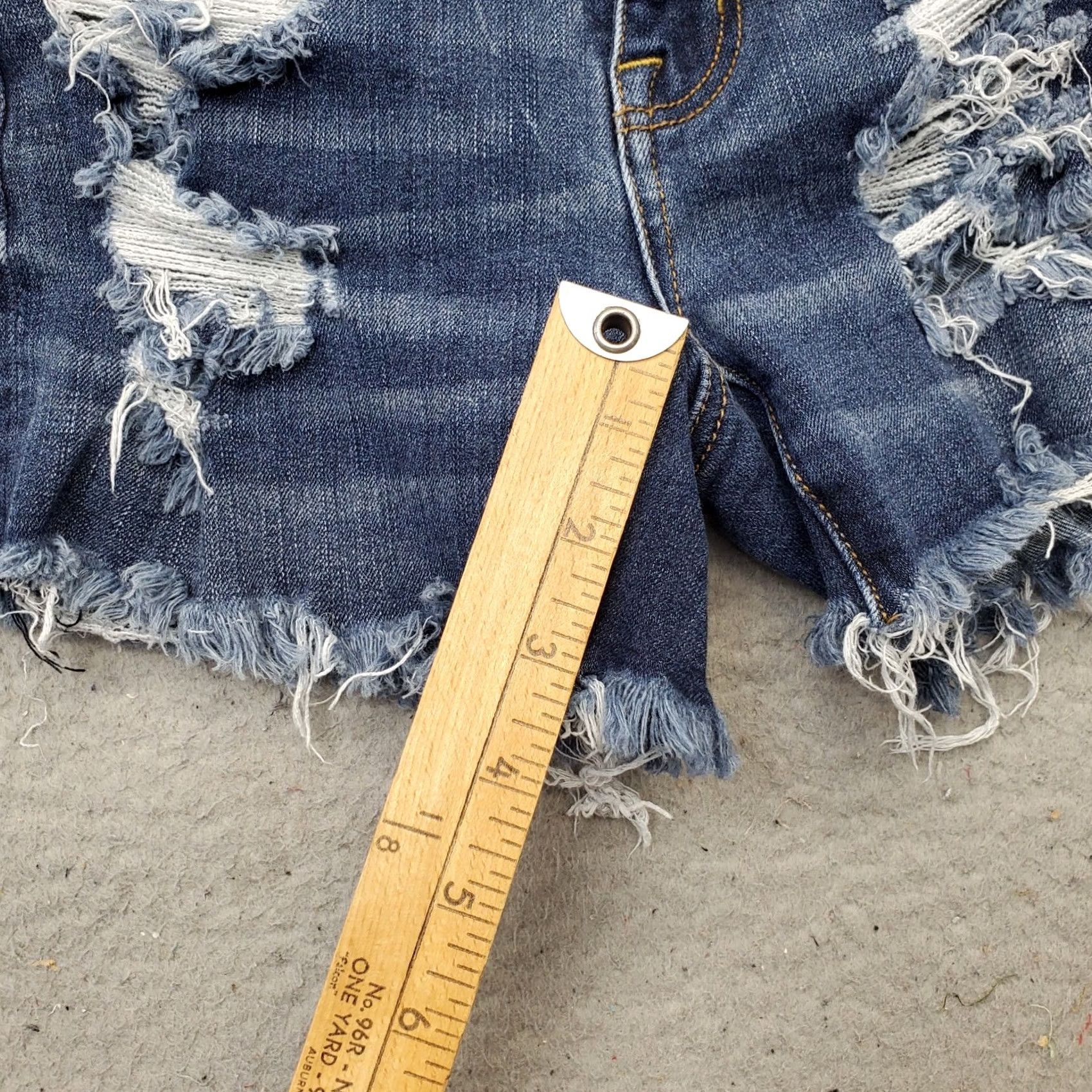 American Eagle Outfitters VINTAGE American Eagle Outfitters Shorts Women Size 00 Blue Denim High Rise Distressed Size 24" / US 00 / IT 34 - 4 Thumbnail