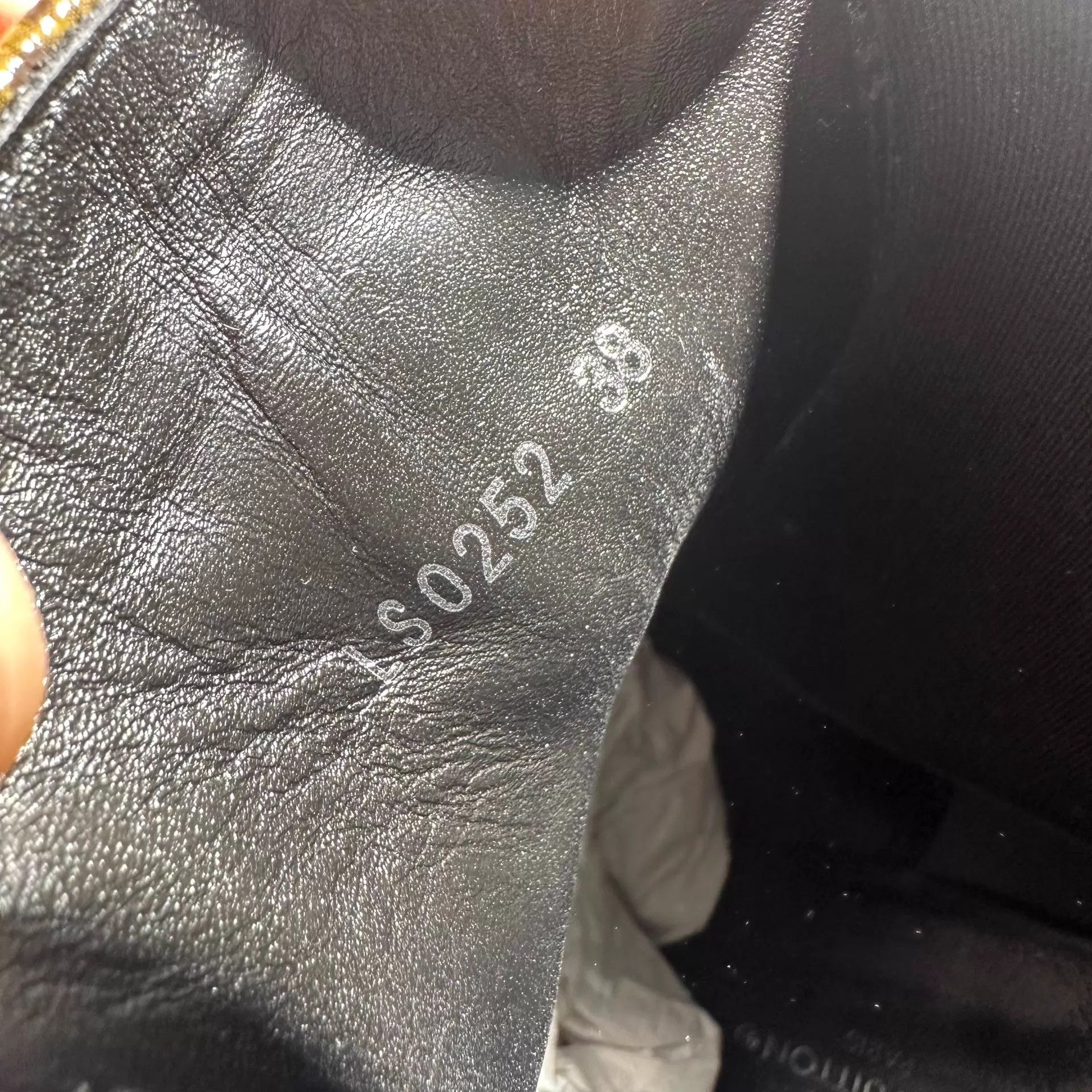 Louis Vuitton Louis Vuitton Monogram Loop Chelsea Boot Wmns EUR 38 Size US 7.5 / IT 37.5 - 5 Thumbnail