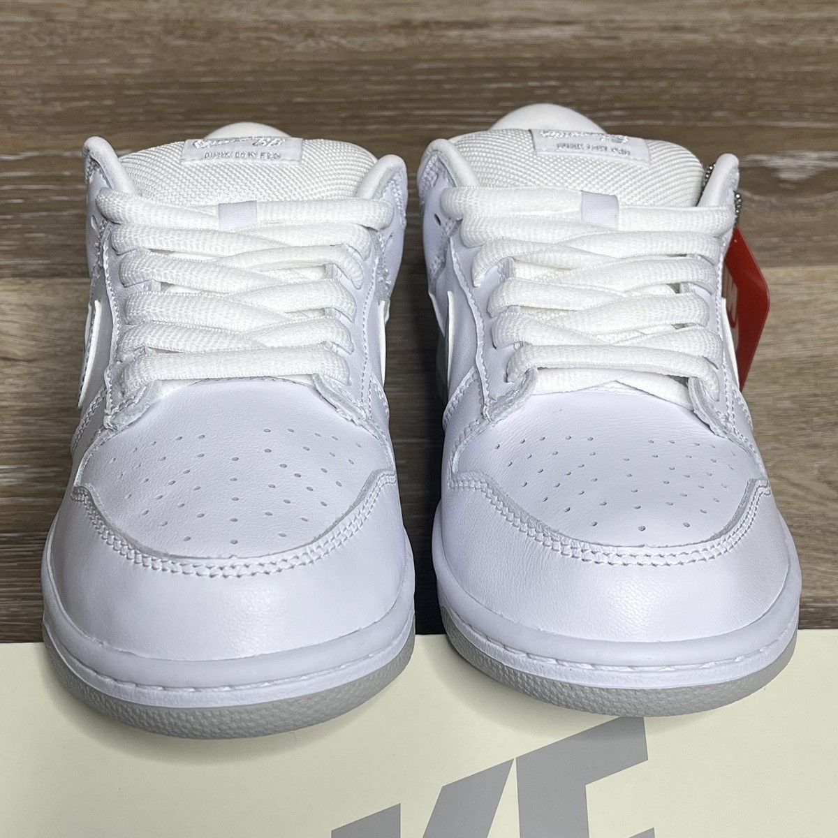 Nike × Supreme 2025 supreme nike sb dunk low Size US 6.5 / EU 39-40 - 4 Thumbnail