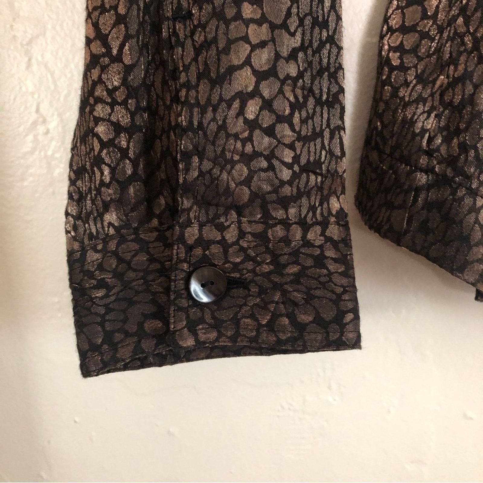 Chicos Chico's Leopard Metallic Black Gold Button Blouse Shirt Top Size M / US 6-8 / IT 42-44 - 5 Thumbnail