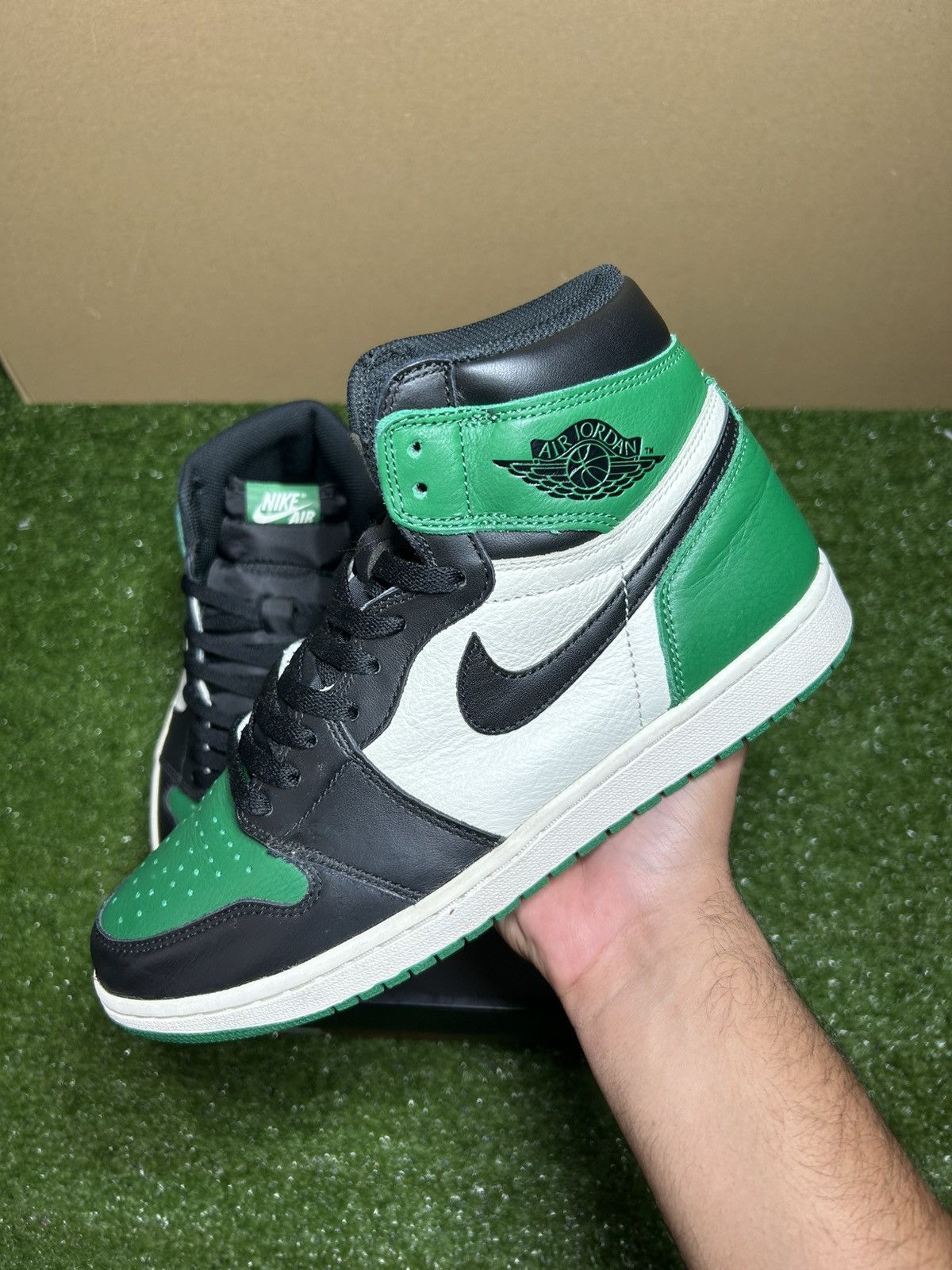 Jordan Brand Jordan 1 Pine Green 1.0 Size US 10.5 / EU 43-44 - 2 Thumbnail