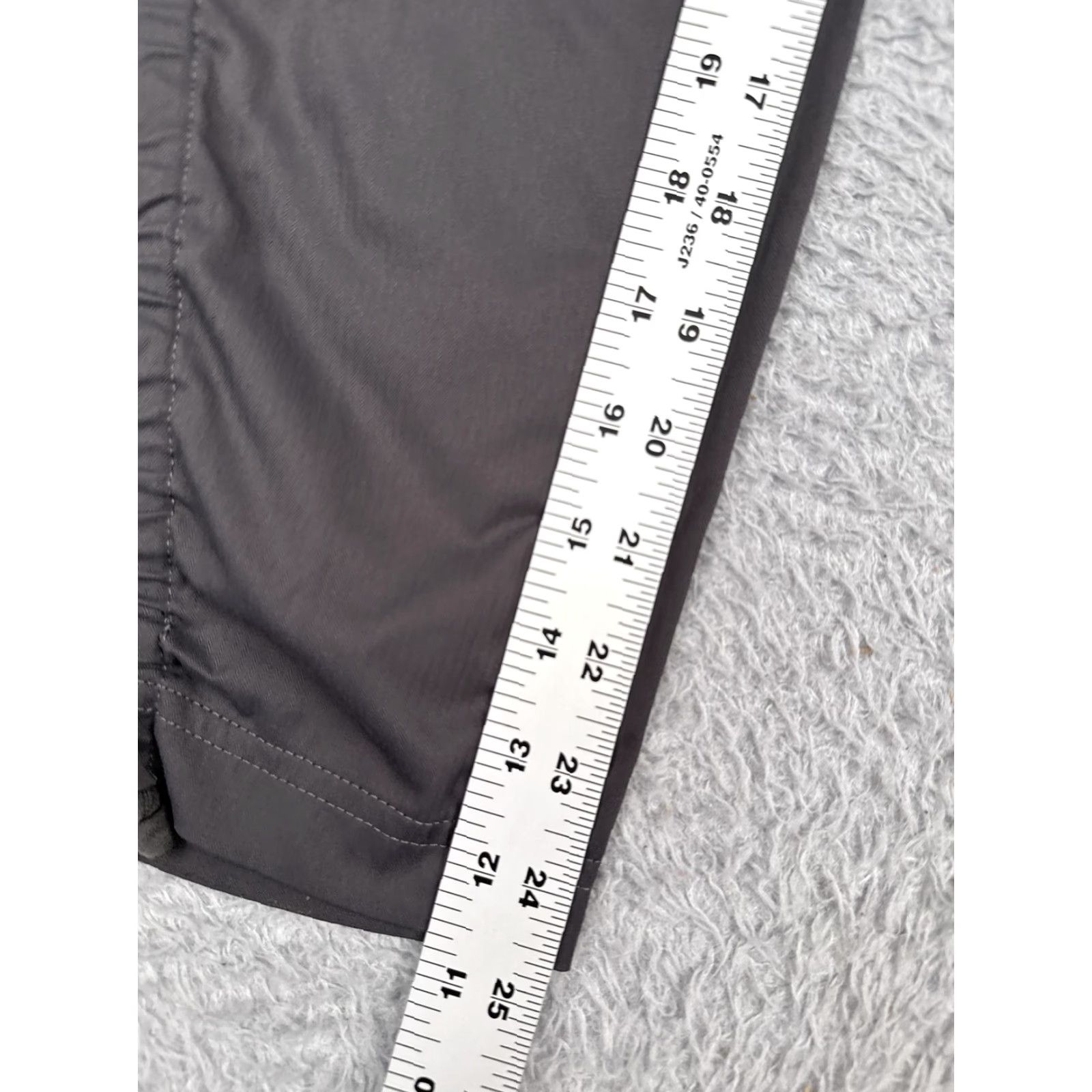 The North Face The North Face Jogger Pants Women Gray Elastic Waist Pockets 30 Inseam 25 Casual Slim Tapered Front Flat Legged Knit Polyester Sport Lounge Size 30" / US 8 / IT 44 - 6 Thumbnail