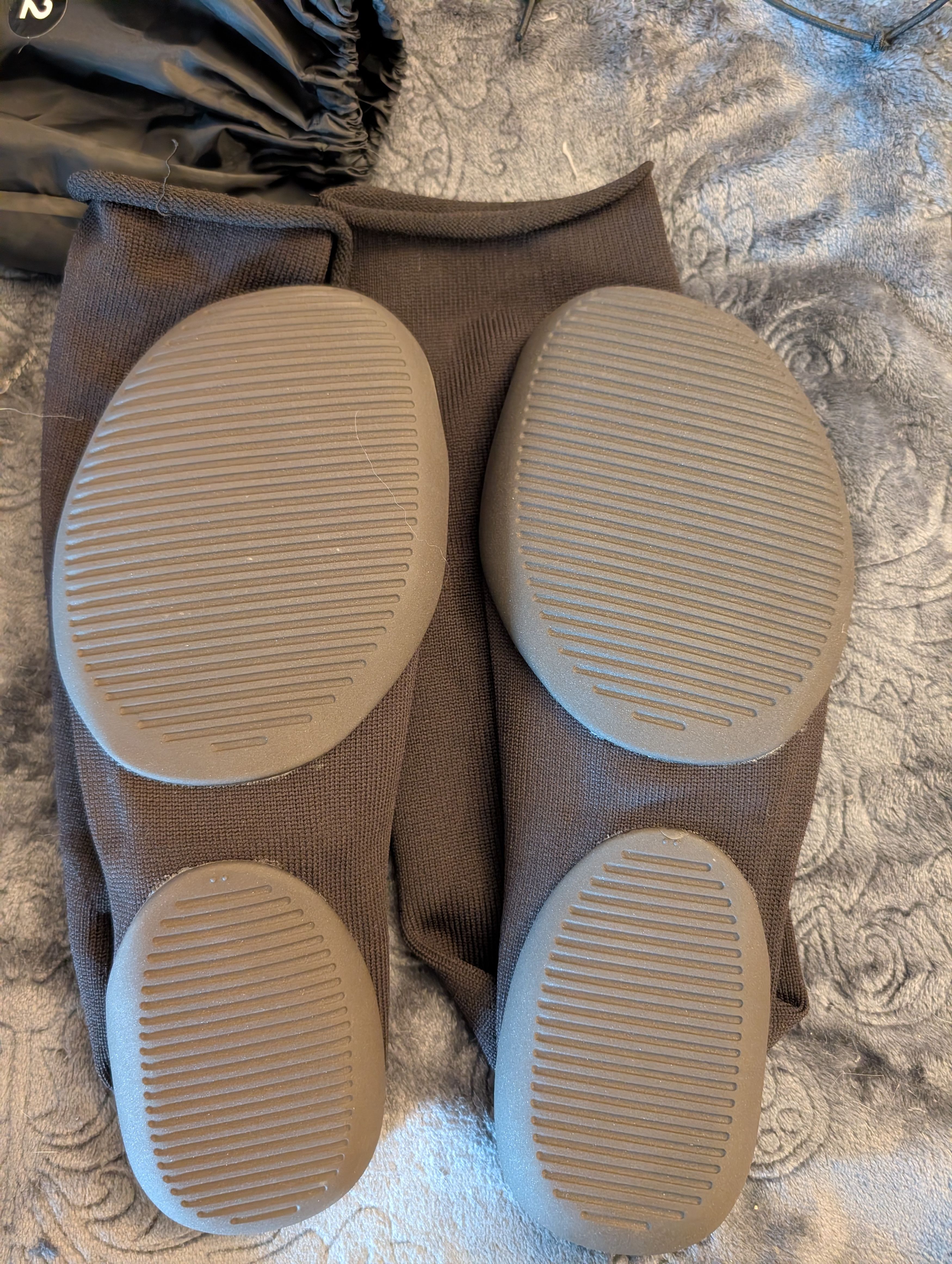 Yeezy YZY Pods - size 2 Size US 9 / EU 42 - 2 Thumbnail