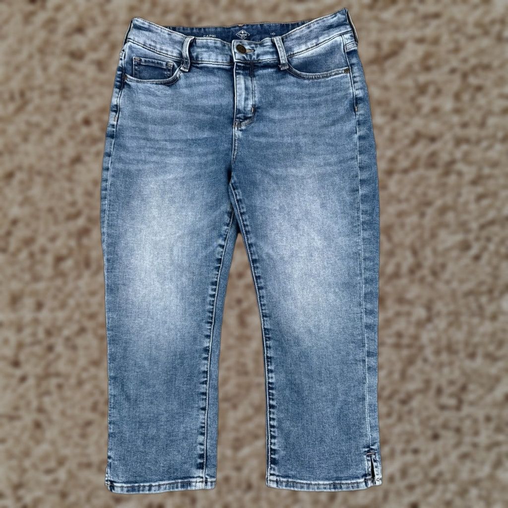 Vintage St. John's Bay Women's Capri Jeans Size 10 Blue Denim Mid Rise 30x20 Comfort Stretch Distressed Size 32" / US 10 / IT 46 - 1 Thumbnail