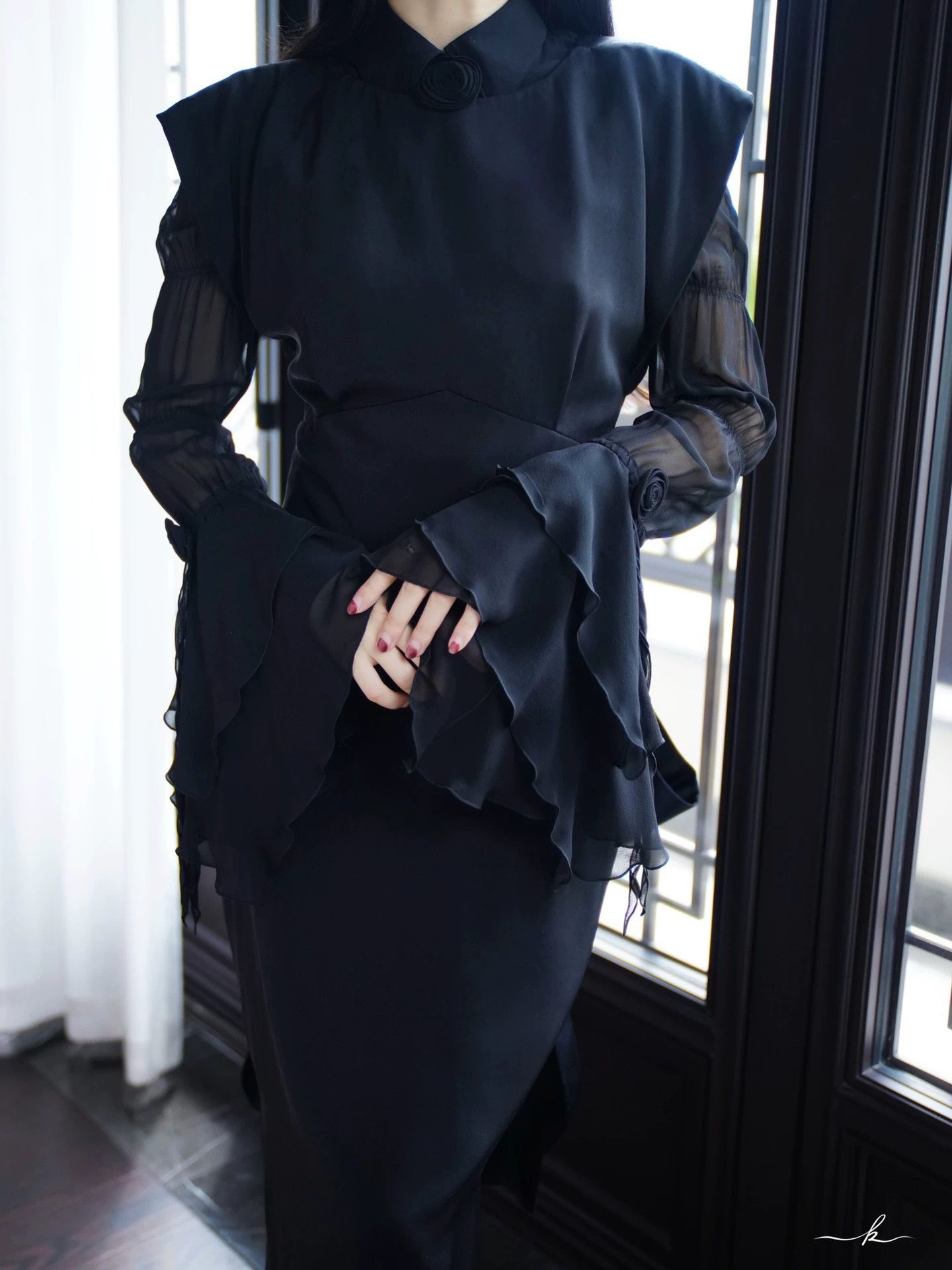 Vintage Vintage French Silk Black Cross-Back Mermaid Dress 42 (ML) Size M / US 6-8 / IT 42-44 - 7 Thumbnail