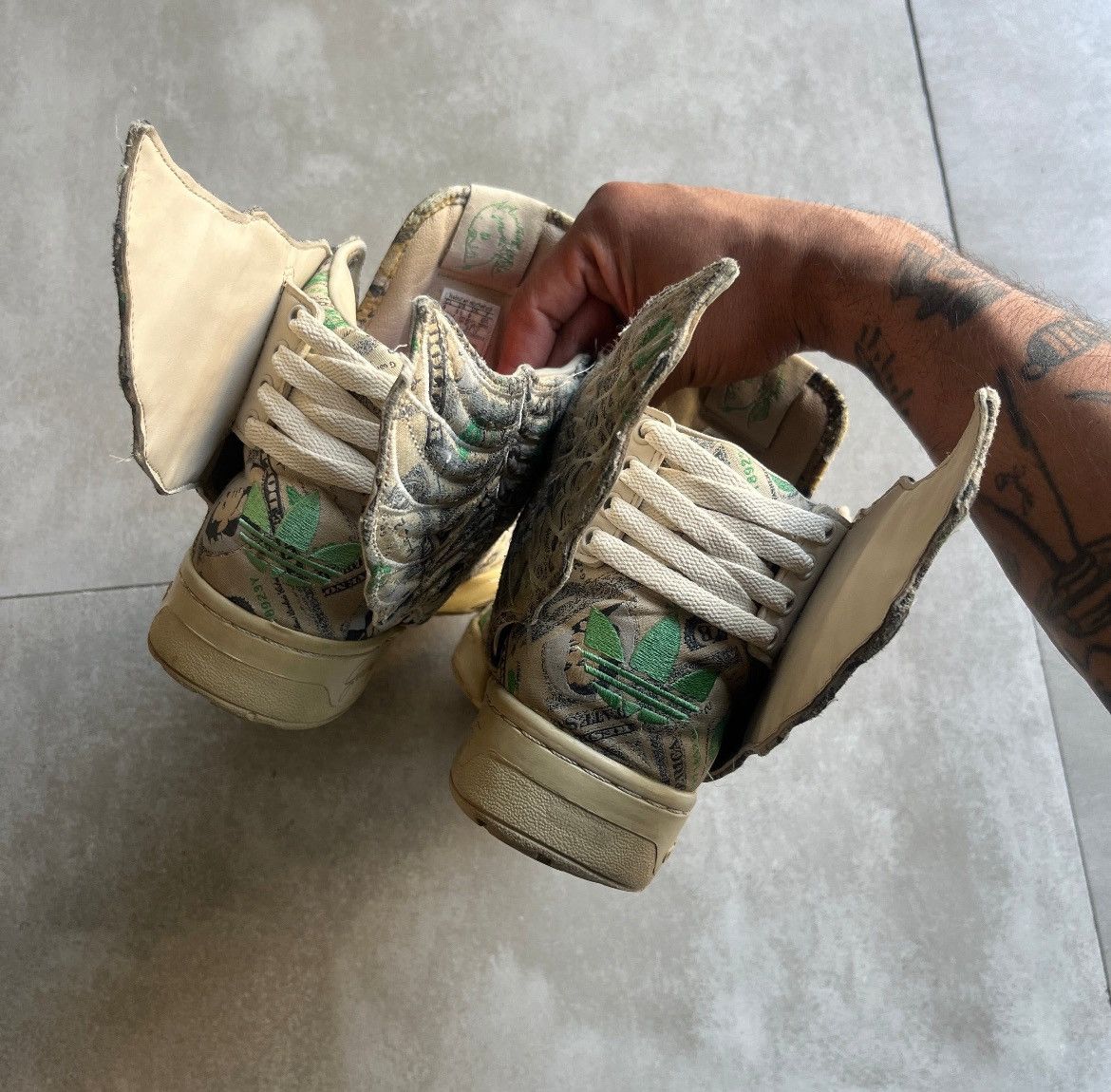 Adidas × Jeremy Scott Adidas x Jeremy scott dollar wings Size US 9.5 / EU 42-43 - 3 Thumbnail