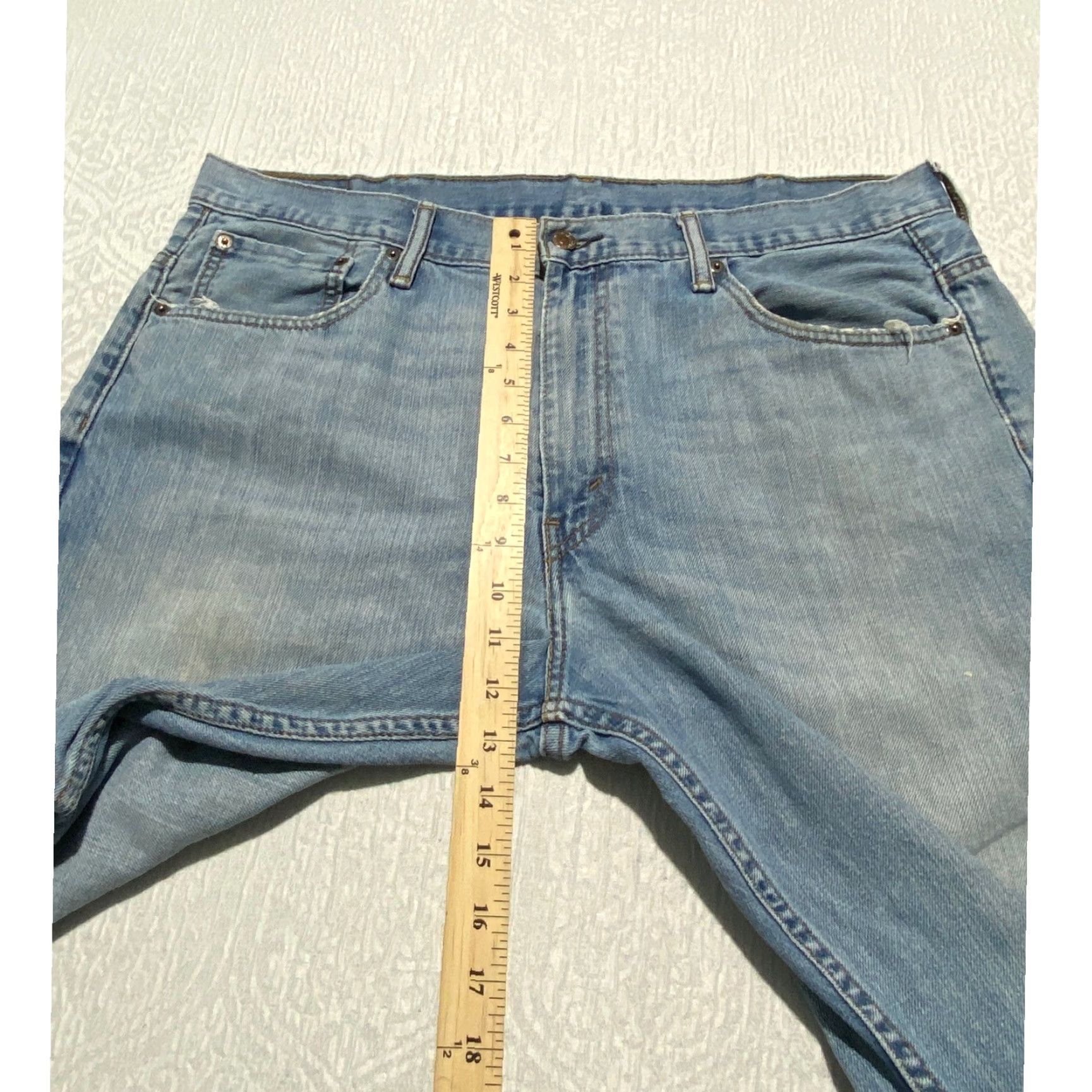Levi's Levi's 569 Denim Shorts Men 38x11 Blue Hemmed Bermuda Casual Pockets 5-Pocket Design Light Wash Regular Fit Adult Mens Jeans Shorts Daywear Size US 38 / EU 54 - 6 Thumbnail