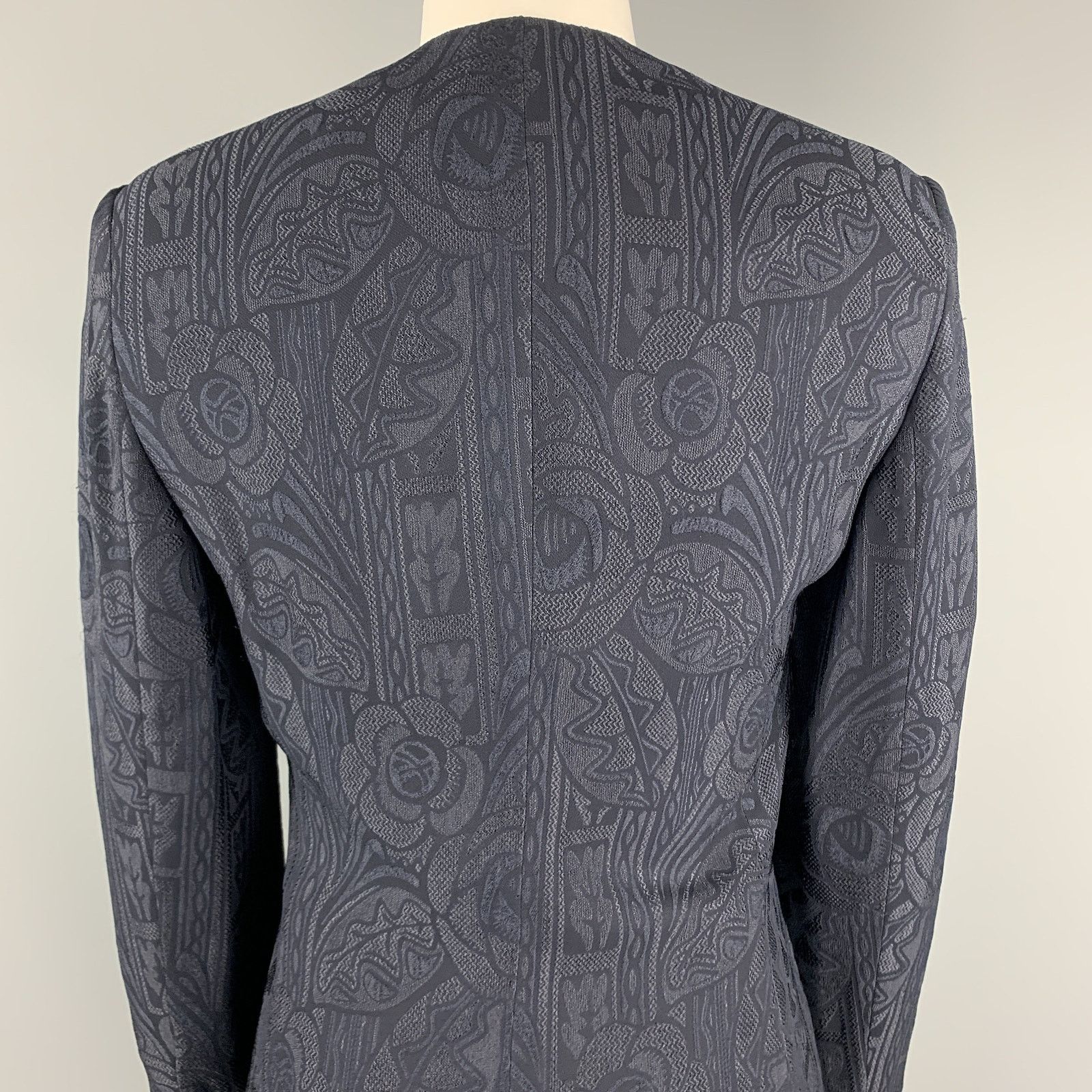 Giorgio Armani GIORGIO ARMANI Size 0 Navy Jacquard V Neck Jacket Size XS / US 0-2 / IT 36-38 - 5 Thumbnail