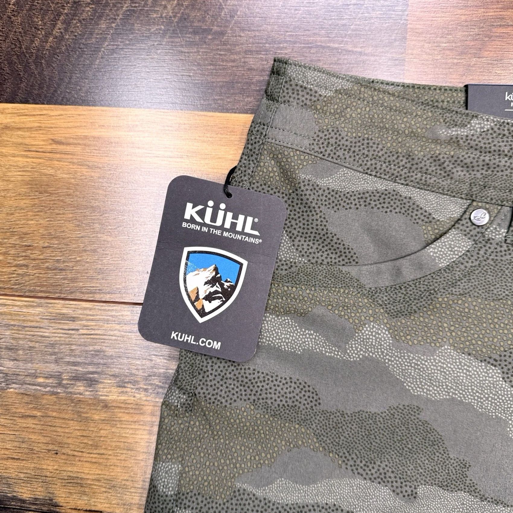 Olive Kuhl Cargo Shorts Womens 12 Olive Camo Green Mid Rise Stretch New Size 34" / US 12 / IT 48 - 3 Thumbnail