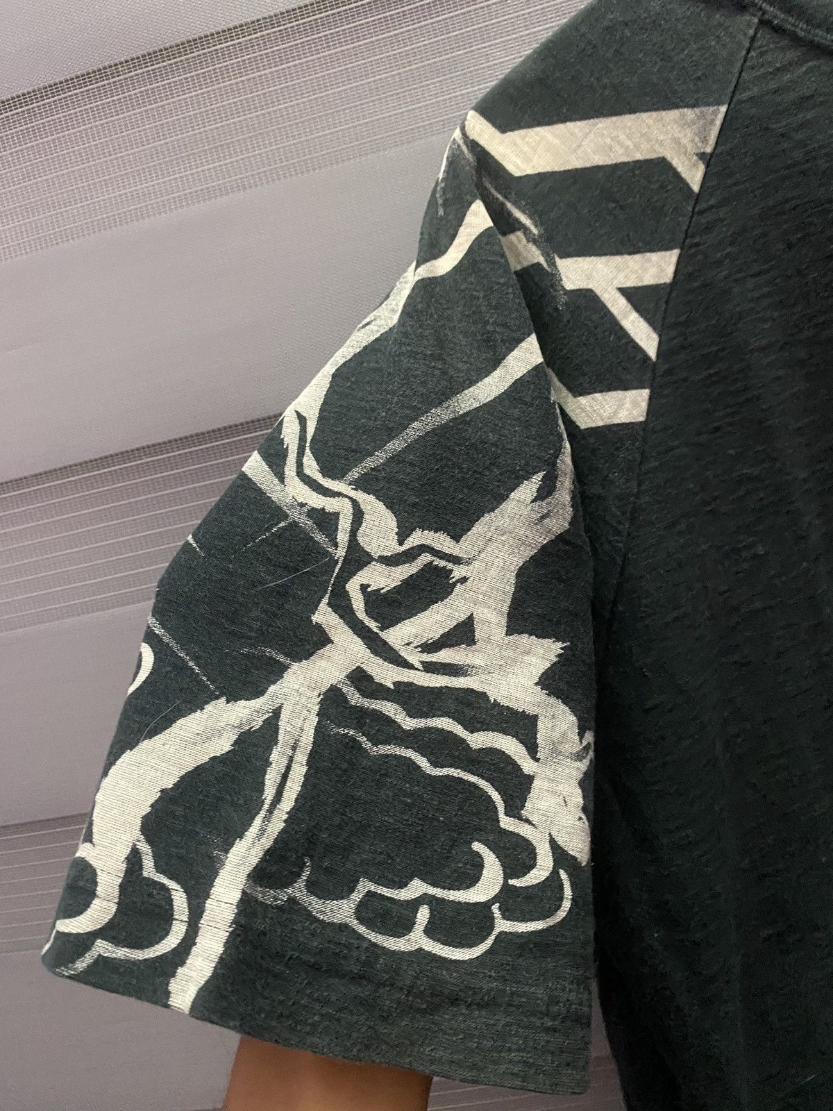 Japanese Brand Vintage Sukajan Tamashi Karakuri Embroided Multi Pocket Tees Size US L / EU 52-54 / 3 - 4 Thumbnail