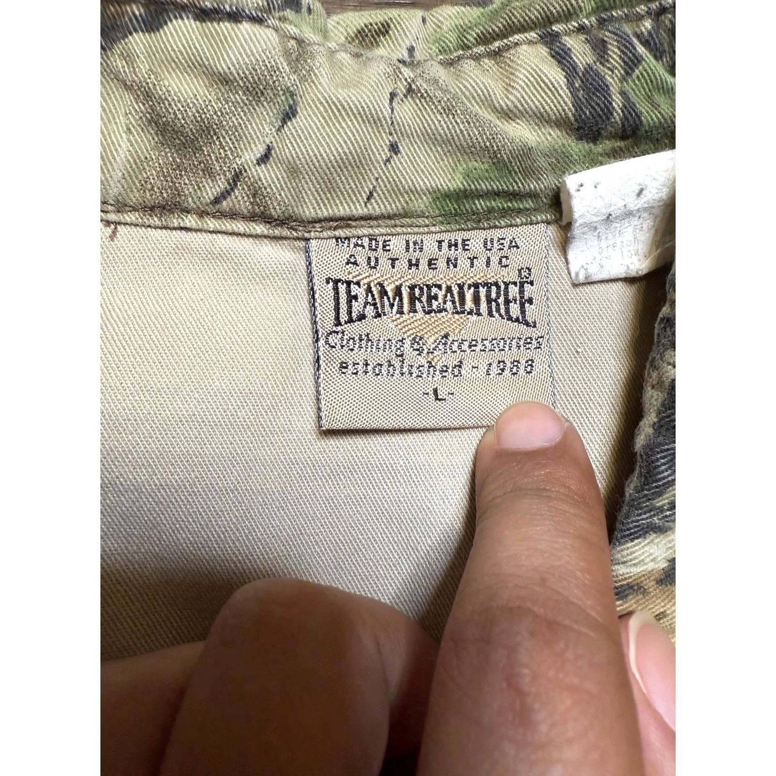 Realtree VINTAGE Team Realtree Shirt Mens Large Tan Camo Hunting Quilted Button-Up Made in USA Size US L / EU 52-54 / 3 - 2 Thumbnail