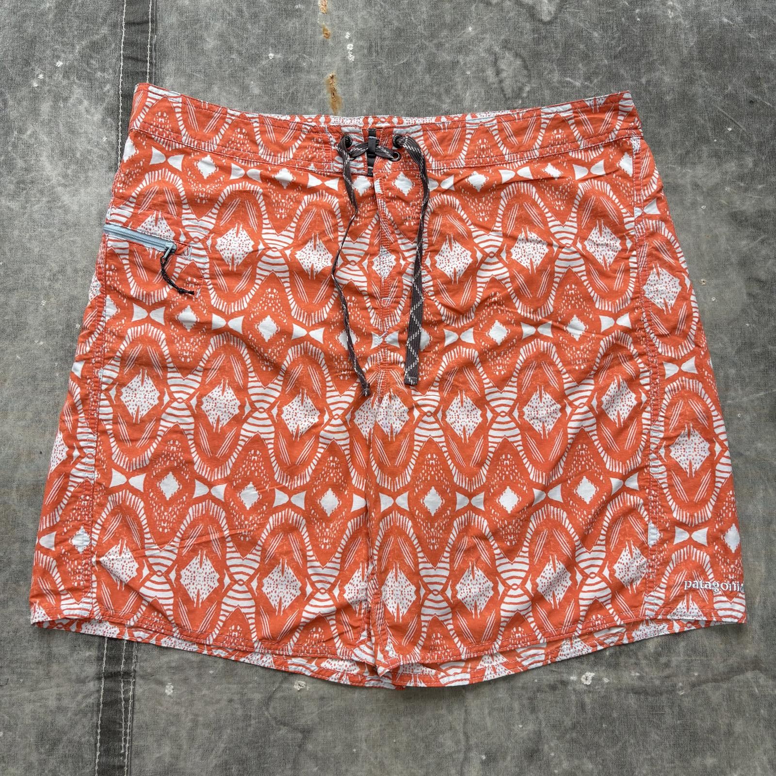 Patagonia Patagonia Wavefarer Adjustable AOP Tribal Print Board Shorts Size US 36 / EU 52 - 1 Thumbnail