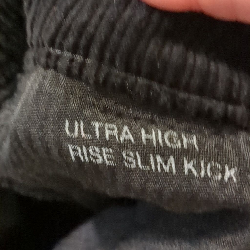7 For All Mankind 7 for all mankind black ultra high rise slim corduroy sz. 28 Size 28" / US 6 / IT 42 - 5 Thumbnail