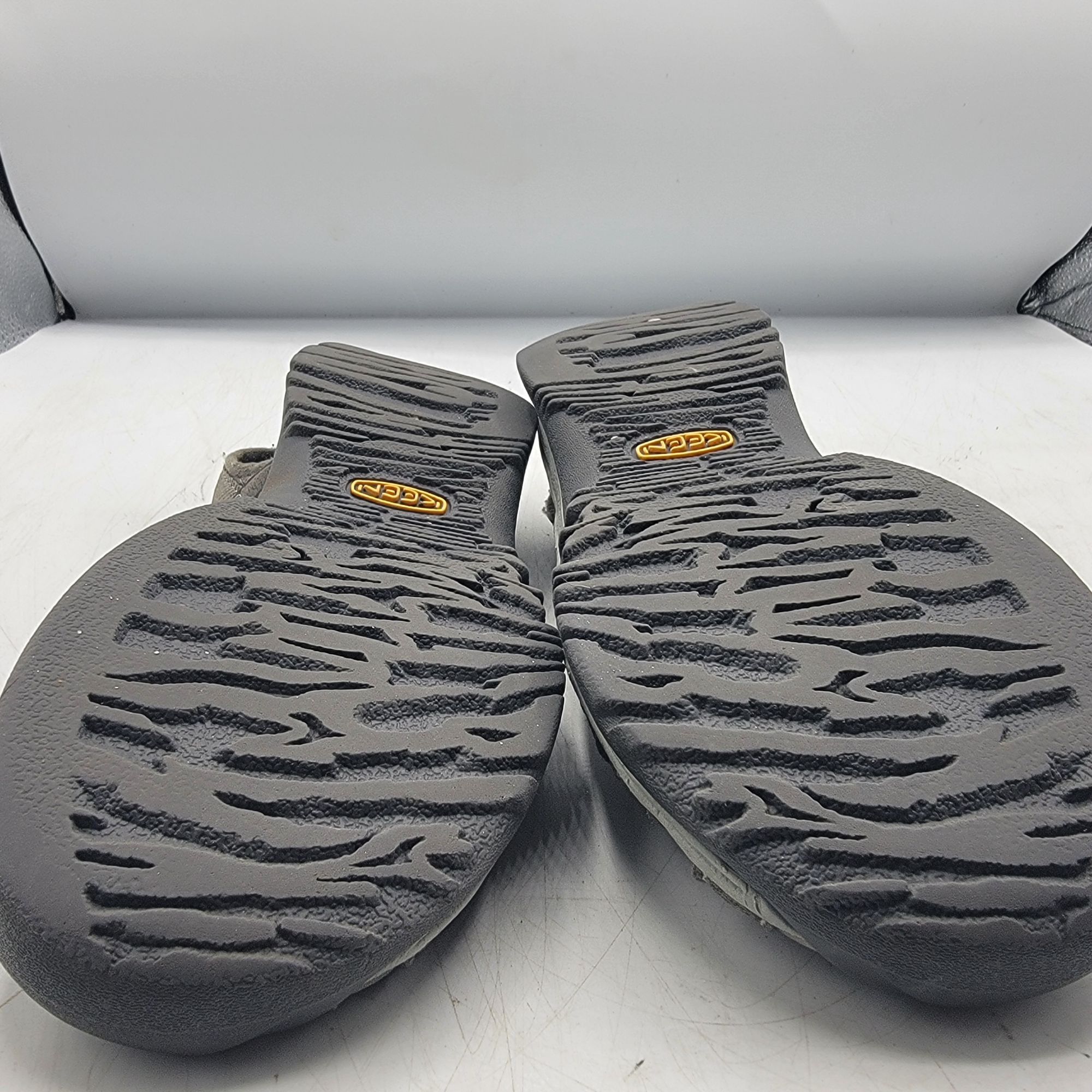 KEEN Keen Rose Womens Size 5 Gray Sandals Closed Toe Casual Walki Size US 5 / IT 35 - 11 Thumbnail