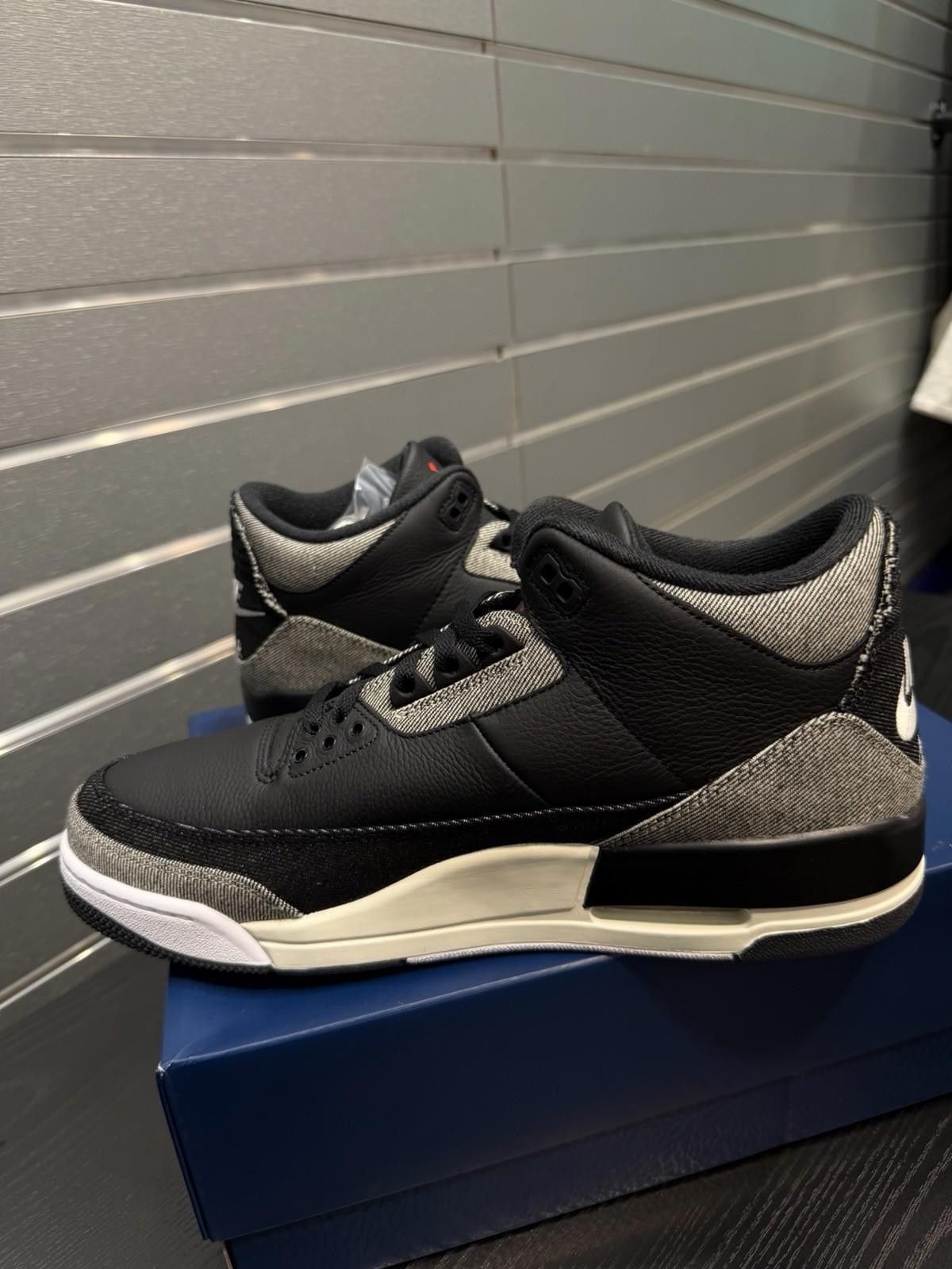 Jordan Brand Nike Air Jordan 3 Retro Levi’s Black IR0914-400 Men’s (12) Size US 12 / EU 45 - 5 Thumbnail