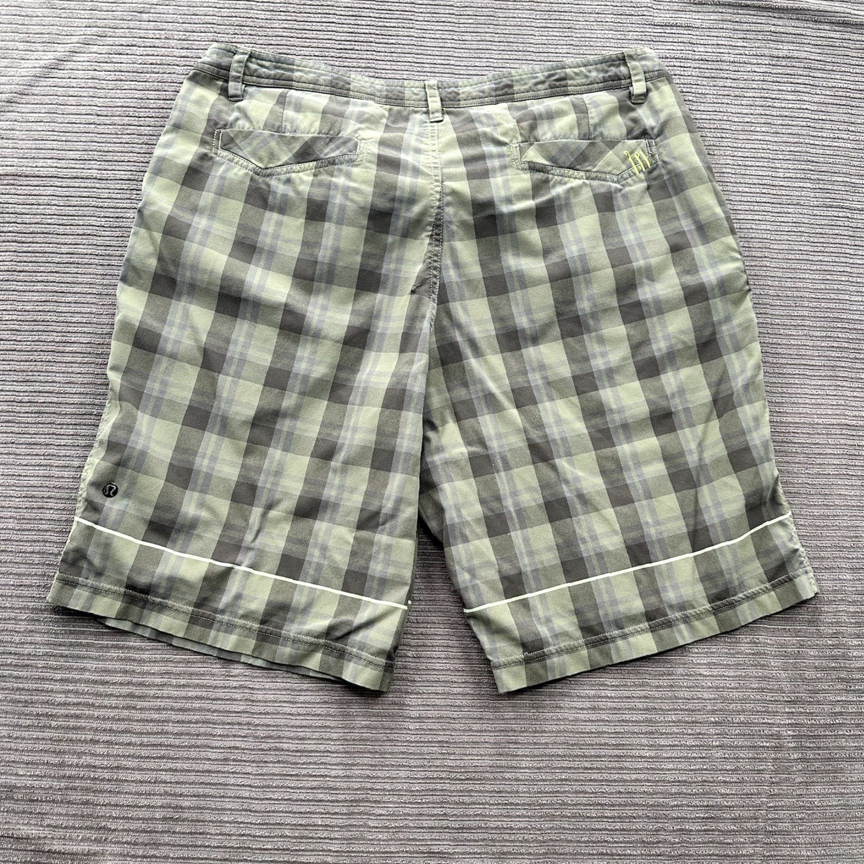 Lululemon Lululemon Chino Shorts Men 38 Green Plaid Casual Outdoor Weekend Travel Multicolor 5-Pocket Logo Pocket Regular Inseam 10 Casual Mens Size US 38 / EU 54 - 2 Thumbnail