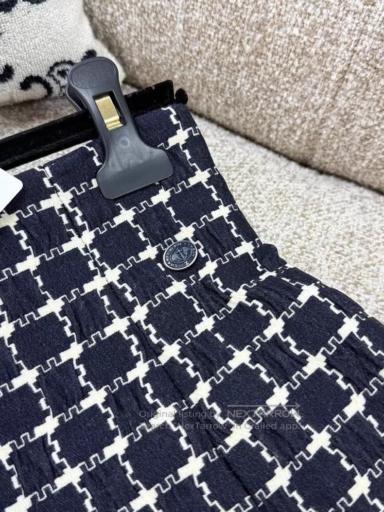 Chanel Chanel Plaid skirt Size 24" / US 00 / IT 34 - 4 Thumbnail