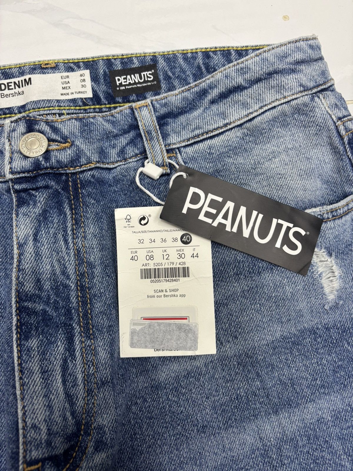 Bershka × Peanuts Bershka x Peanuts Baggy Wide Distressed Denim Jean Size US 31 - 10 Thumbnail