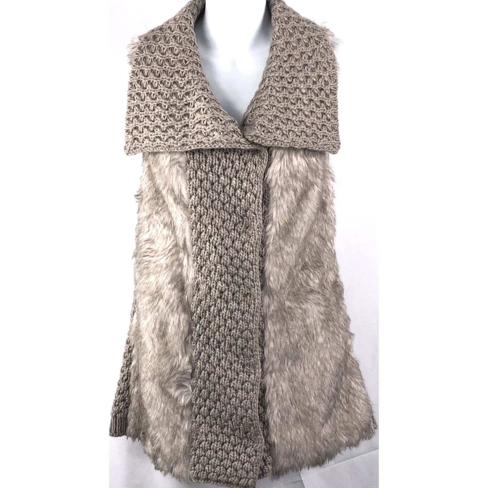 Nine West Nine West Wool/alpaca sweater vest M Gray Snap Collared 1920s City Classic Preppy Womens Vest, Wool Alpaca Knit, Chest 37" Length 28" Size M / US 6-8 / IT 42-44 - 2 Thumbnail