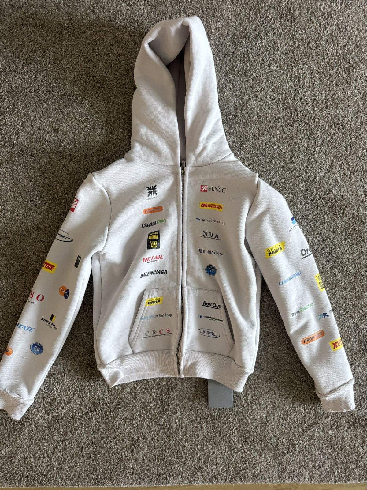 Balenciaga Balenciaga Business English Logo Zip Hoodie White Size S NWT Size S / US 4 / IT 40 - 3 Thumbnail