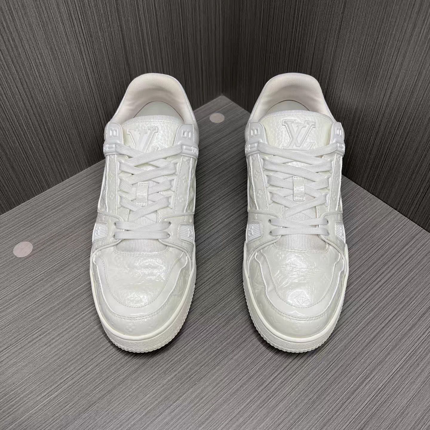 Louis Vuitton Louis Vuitton Trainer White Patent Leather Monogram K15 Size US 8 / EU 41 - 2 Thumbnail