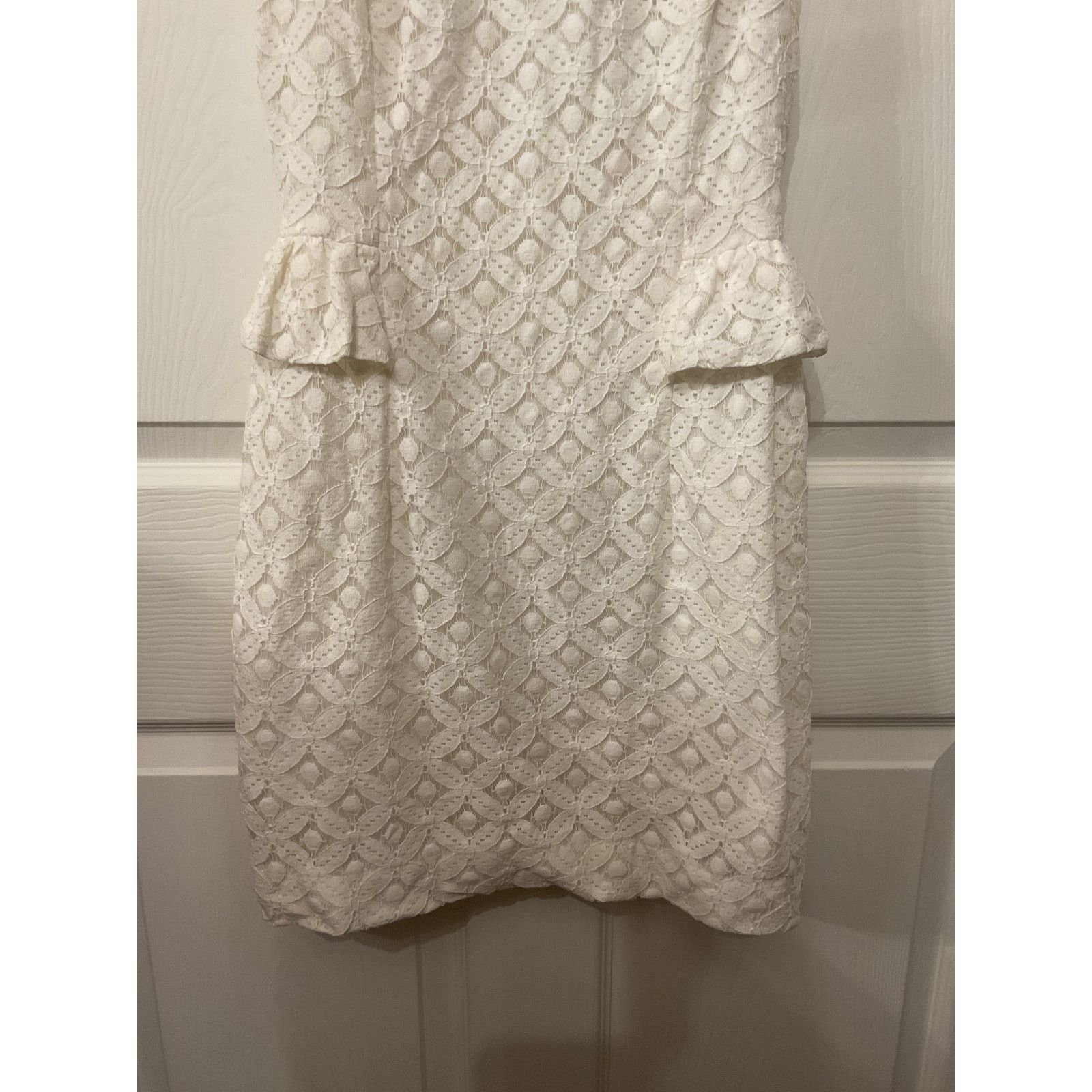 Lilly Pulitzer Lilly Pulitzer White Lace Abby Peplum Sheath Dress, 2 Size XS / US 0-2 / IT 36-38 - 5 Thumbnail