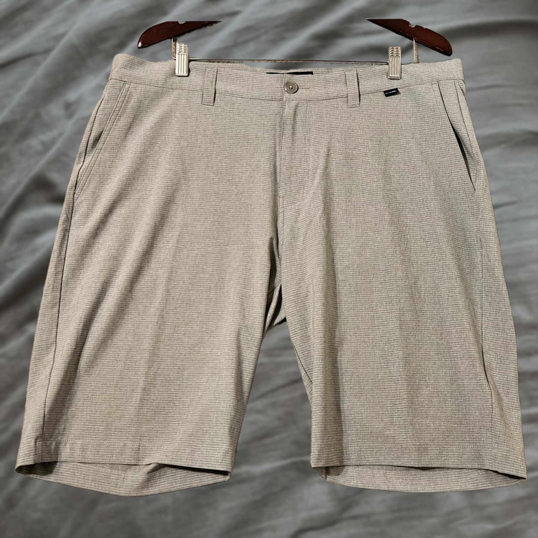 TravisMathew Travis Mathew Gray Striped Golf Chino Shorts Men's Size 38 x 10 Size US 38 / EU 54 - 1 Thumbnail