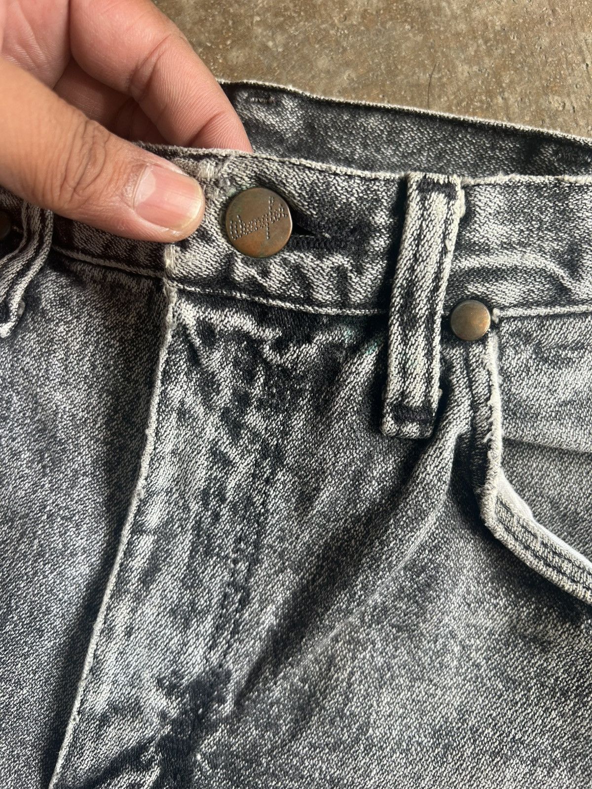 Wrangler VINTAGE WRANGLER GALACTIC WASH DISTRESSED DENIM JEANS Size US 28 / EU 44 - 9 Thumbnail