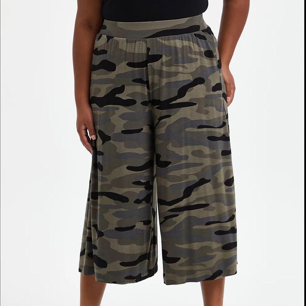 Torrid Torrid l Camo Super Soft Culotte Pants 1X Size 40" / US 18 - 9 Thumbnail