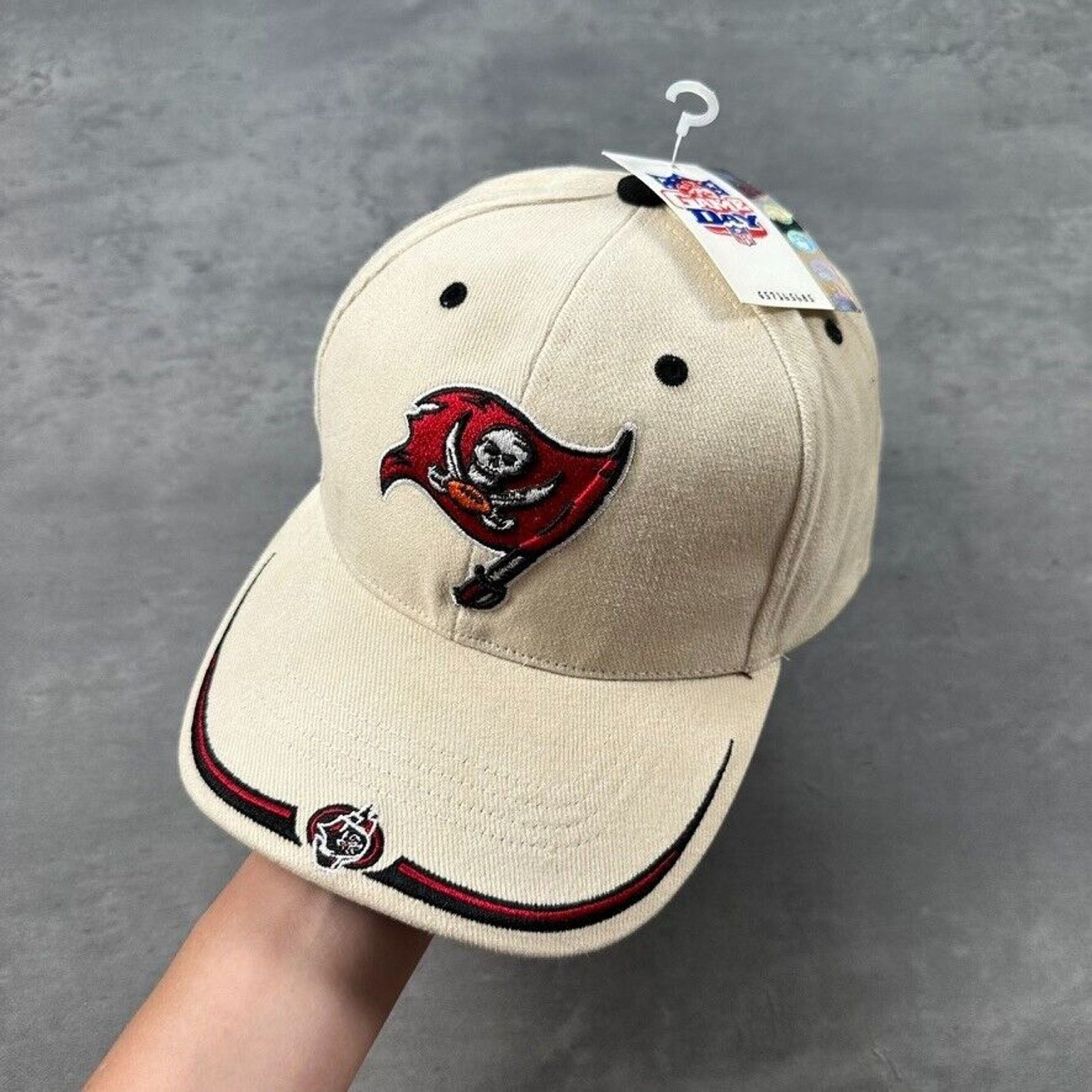 NFL Vintage Deadstock NWT Tampa Bay Buccaneers Game Day NFL Hat Size ONE SIZE - 1 Thumbnail