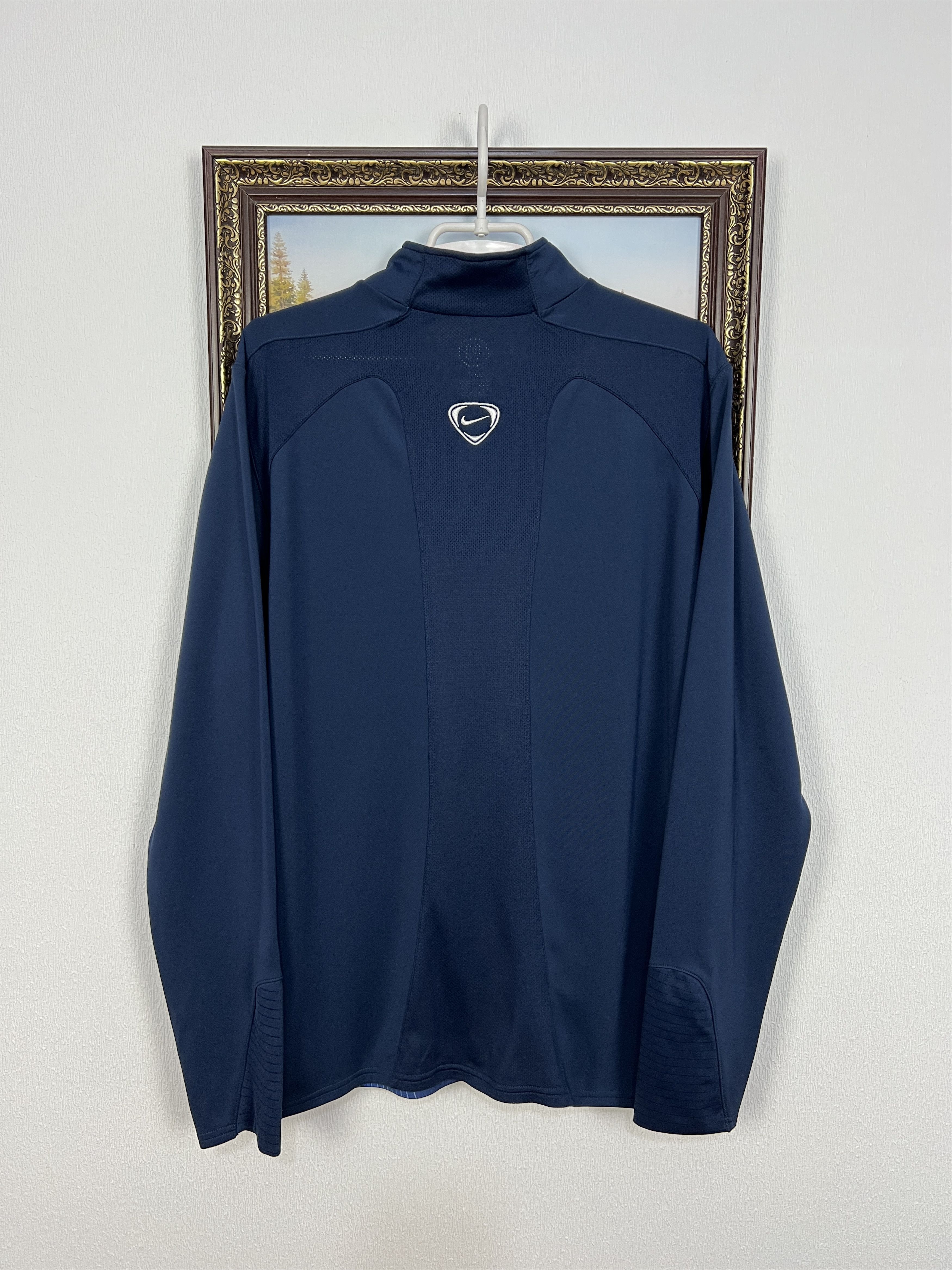 Nike Vintage Nike Manchester United Football Train Sweatshirt Size US L / EU 52-54 / 3 - 8 Thumbnail
