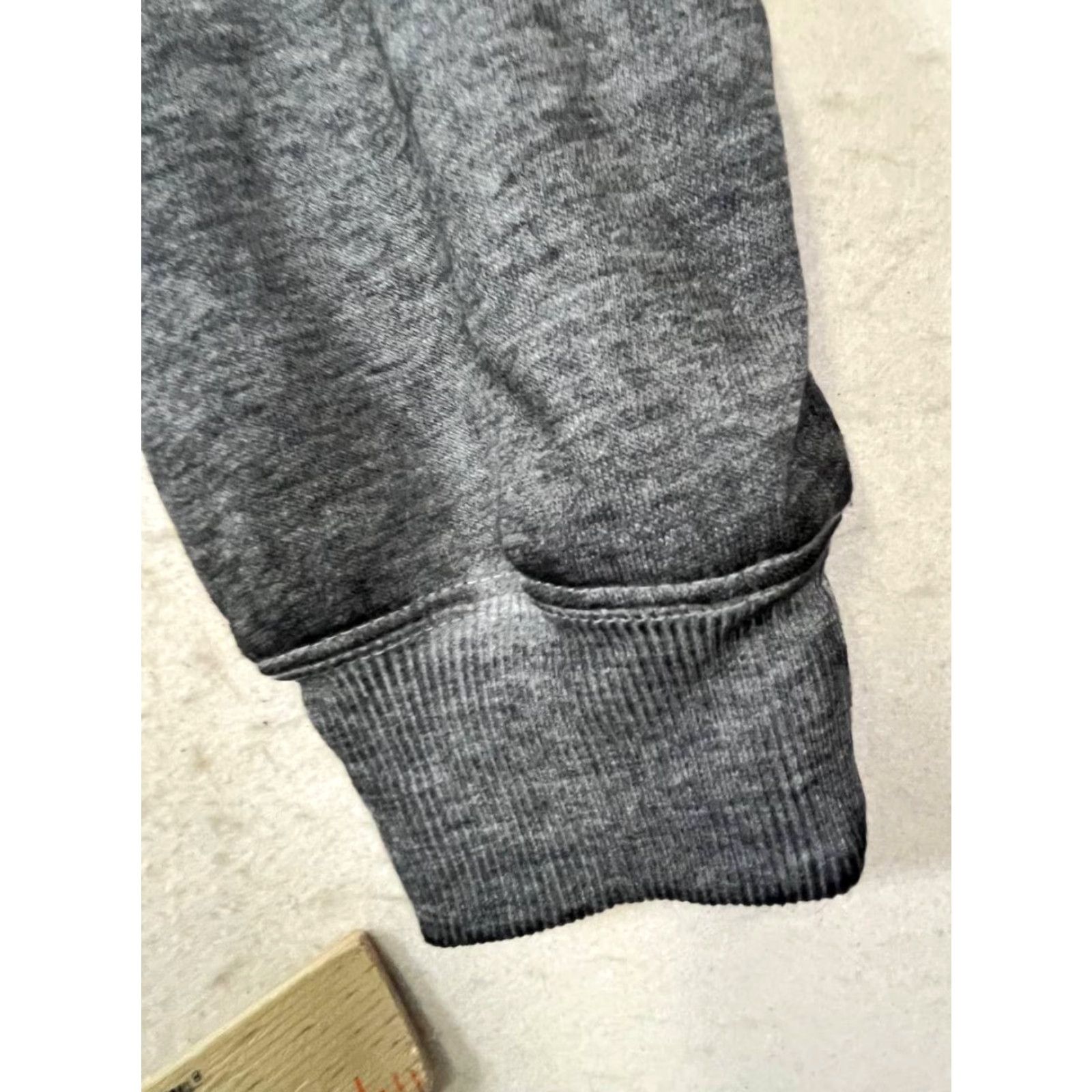 Vintage Grays Sweatshirt Women 4 Gray Cropped Long Sleeve Crew Neck Cotton Blend Knit All Seasons Hoodie Price? Size S / US 4 / IT 40 - 7 Thumbnail
