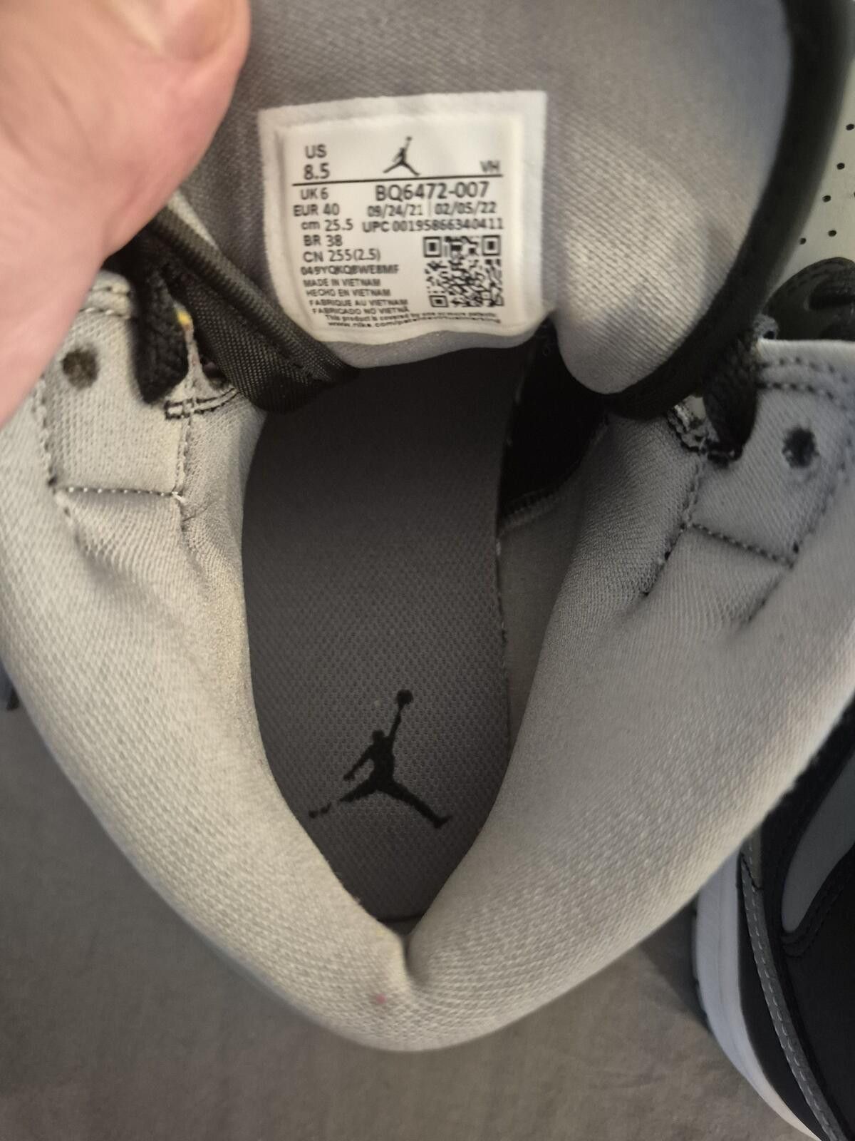Jordan Brand Jordan 1 Mid Shadow (Women's) Size 8.5 VNDS Size US 8.5 / IT 38.5 - 7 Thumbnail