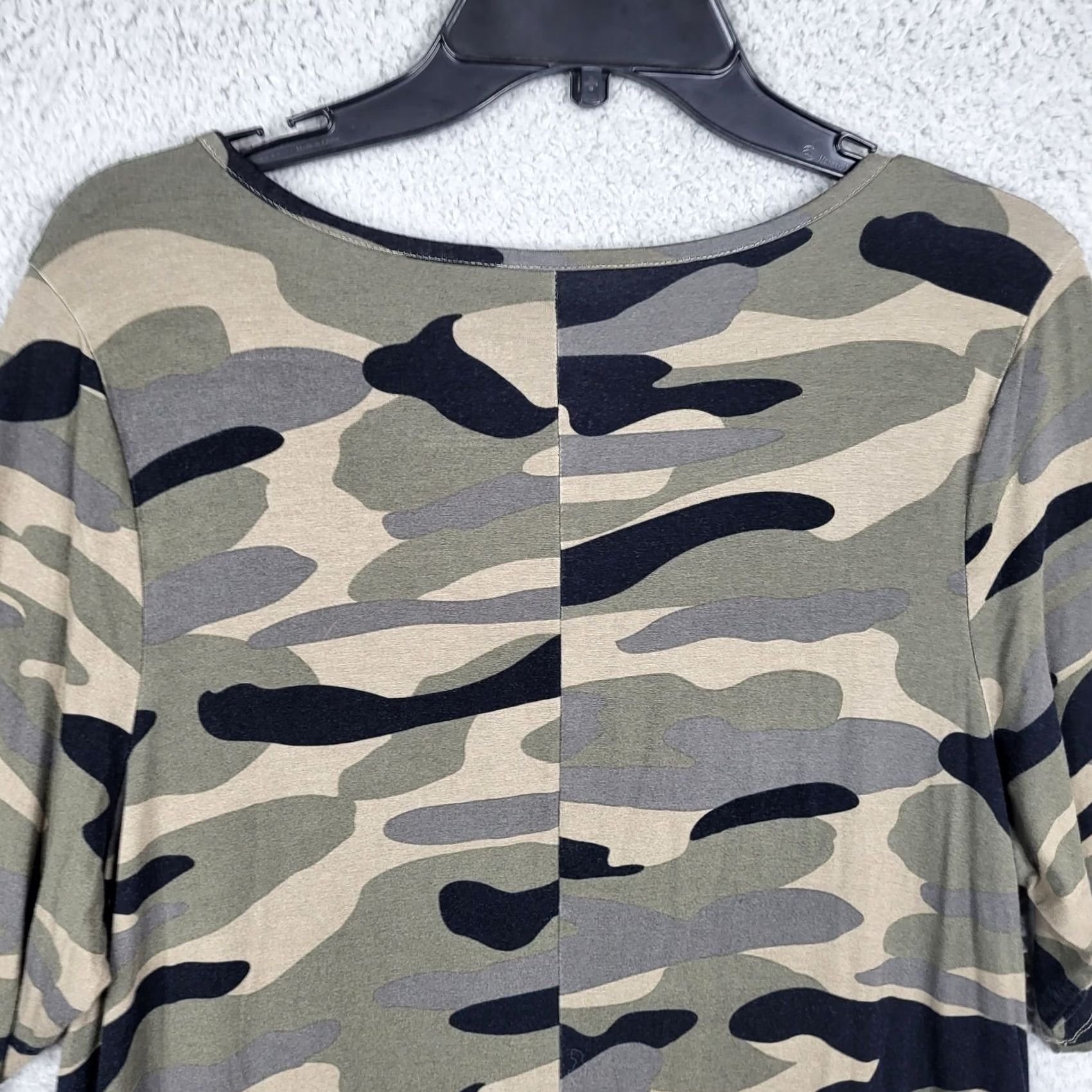 Torrid Torrid V-Neck CAMOFLAGE TOP Sz 1 T-Shirt Shirt Multicolor Knit Short Sleeve All Seasons Regular Women 90s Love Casual Modern Tops Size XS / US 0-2 / IT 36-38 - 6 Thumbnail
