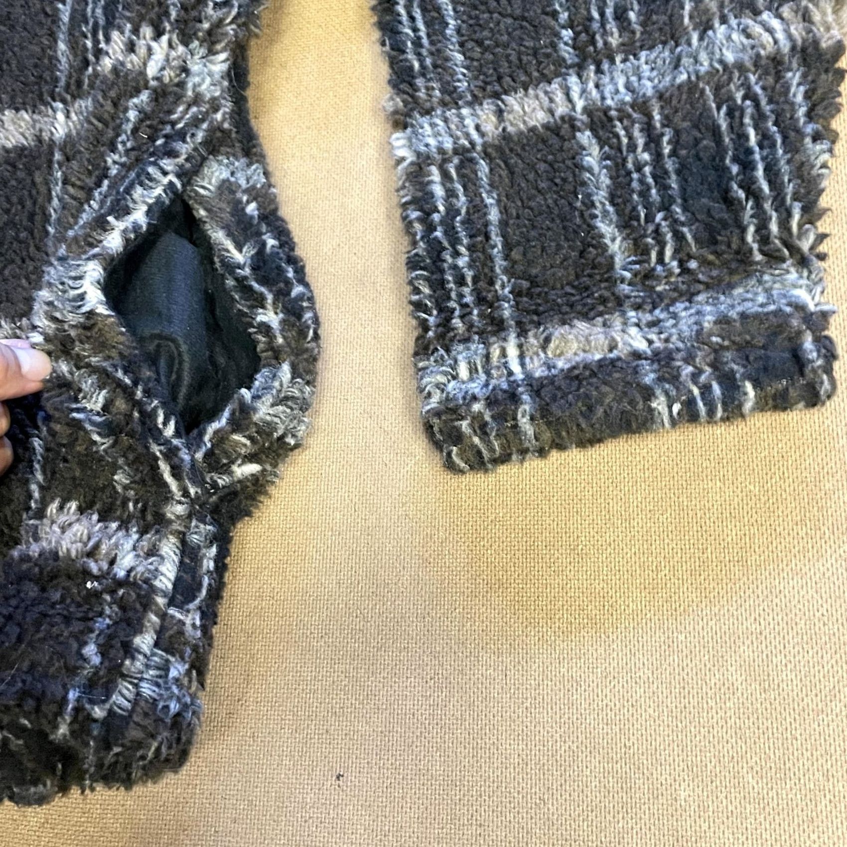Vintage VINTAGE Black Ice Pullover Sweater Mens XL Gray Plaid Fuzzy Sherpa Fleece Made USA Size US XL / EU 56 / 4 - 3 Thumbnail