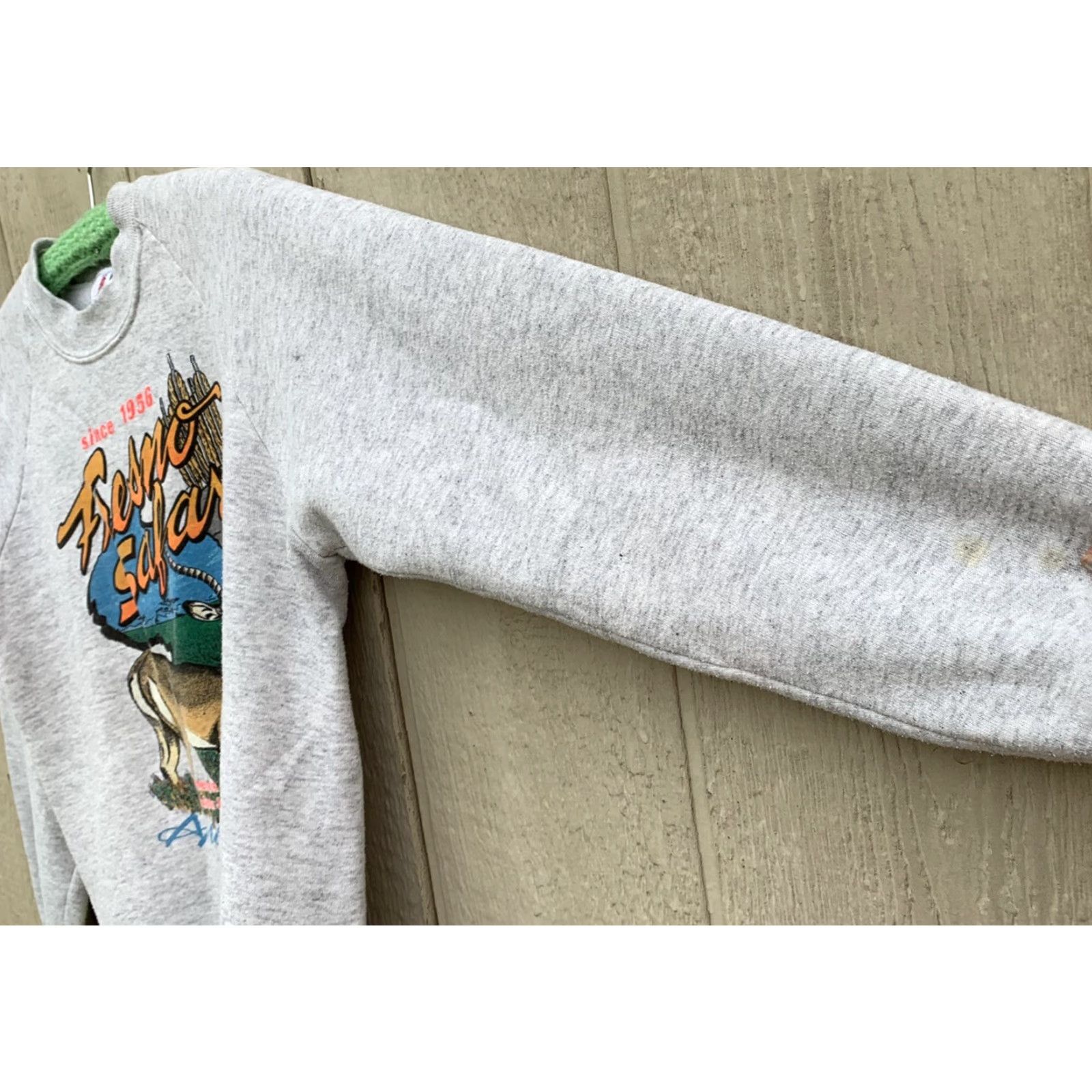 Jerzees VINTAGE Jerzees Sweatshirt Shirt - Fresno Safari Archery Raglan 1990s 90s - Gray Heather M Mens Adults 38-40 Size US M / EU 48-50 / 2 - 7 Thumbnail