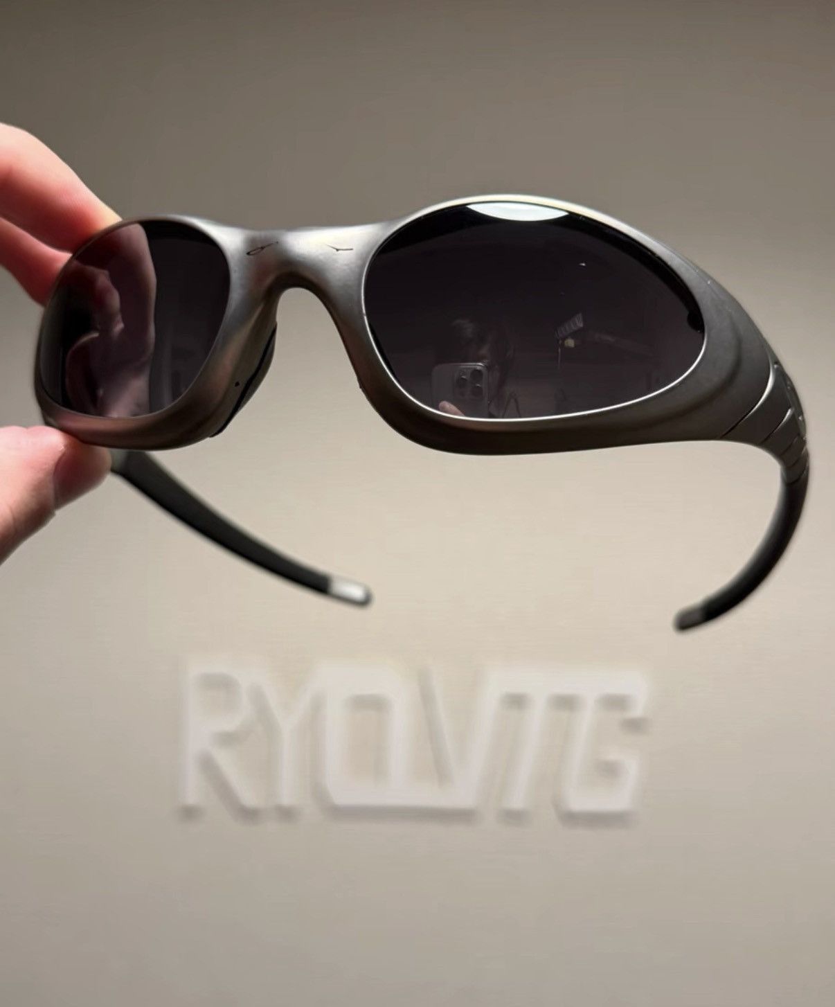 Oakley Silver Sporty Sunglasses with Dark Lenses Size ONE SIZE - 3 Thumbnail
