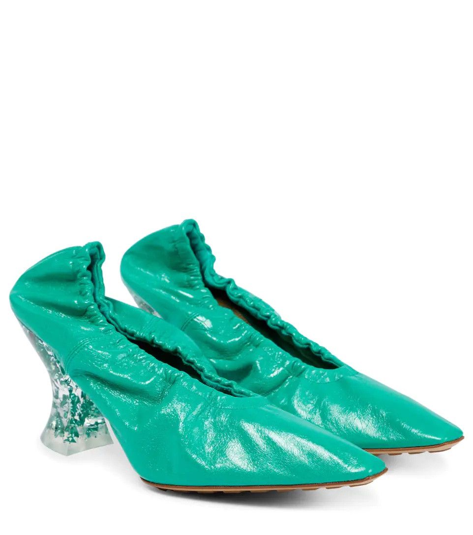 o1bcso1str0225 Almond Pumps in Green