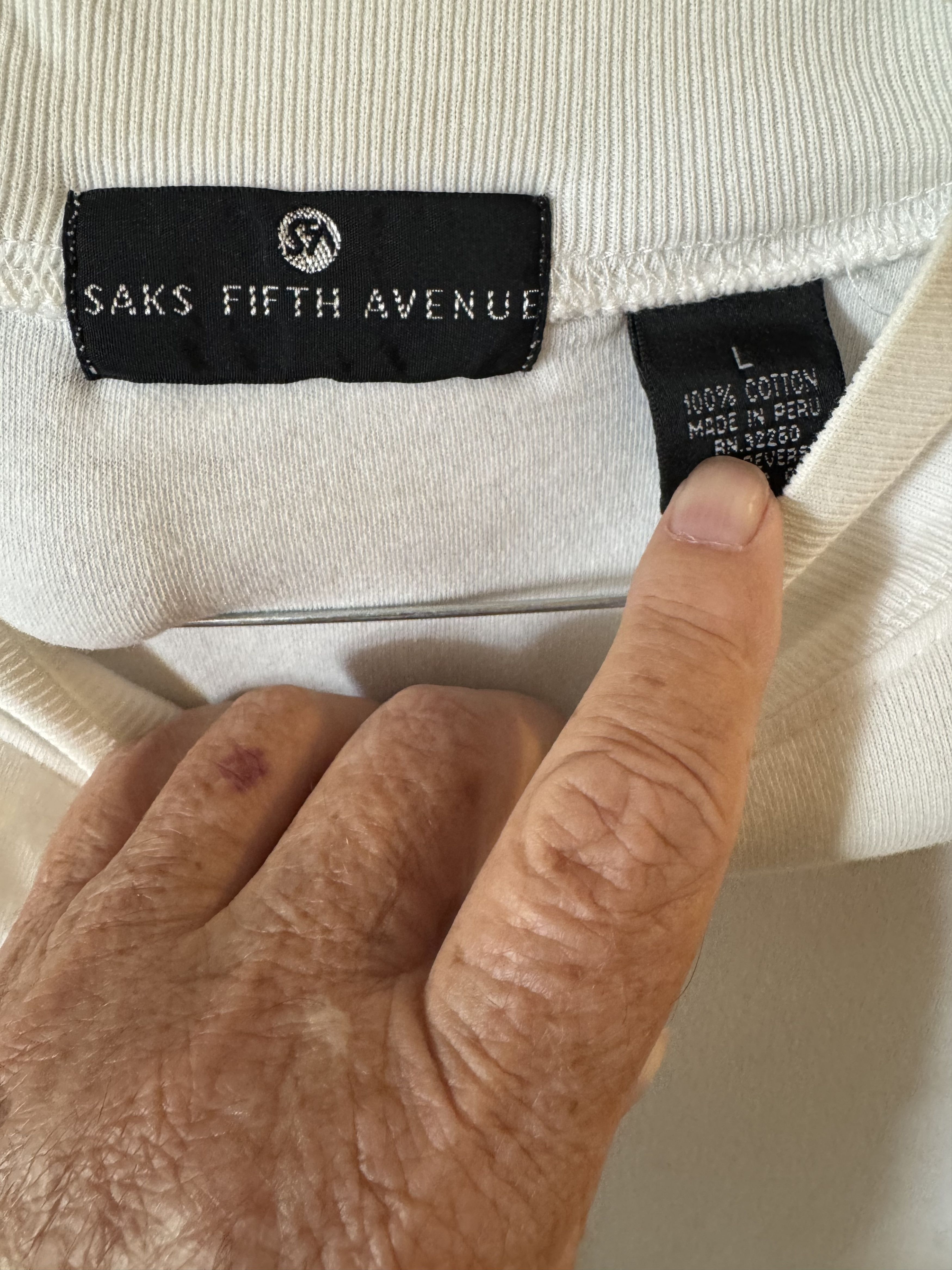 Saks Fifth Avenue Saks Fifth Ave Turtleneck US L. Gently Used Size US L / EU 52-54 / 3 - 3 Thumbnail