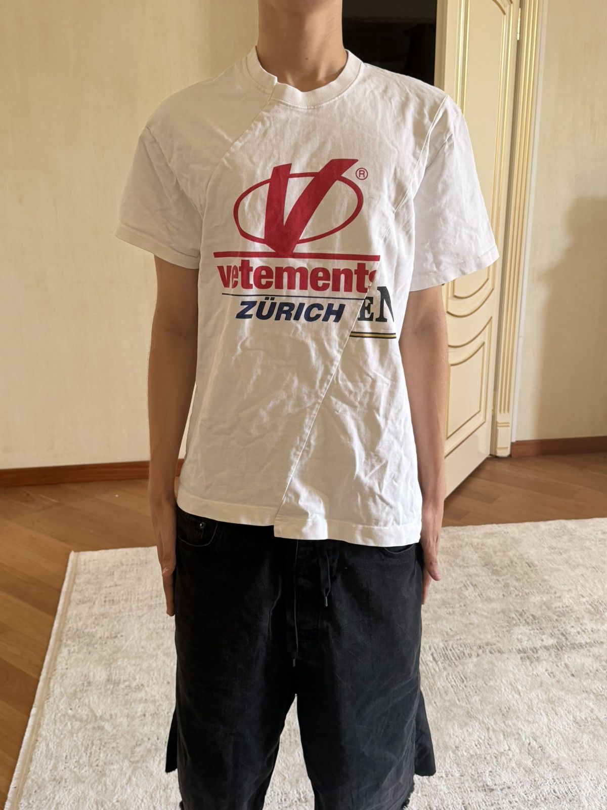 Vetements VETEMENTS ZÜRICH LOGO TEE Size US M / EU 48-50 / 2 - 6 Thumbnail