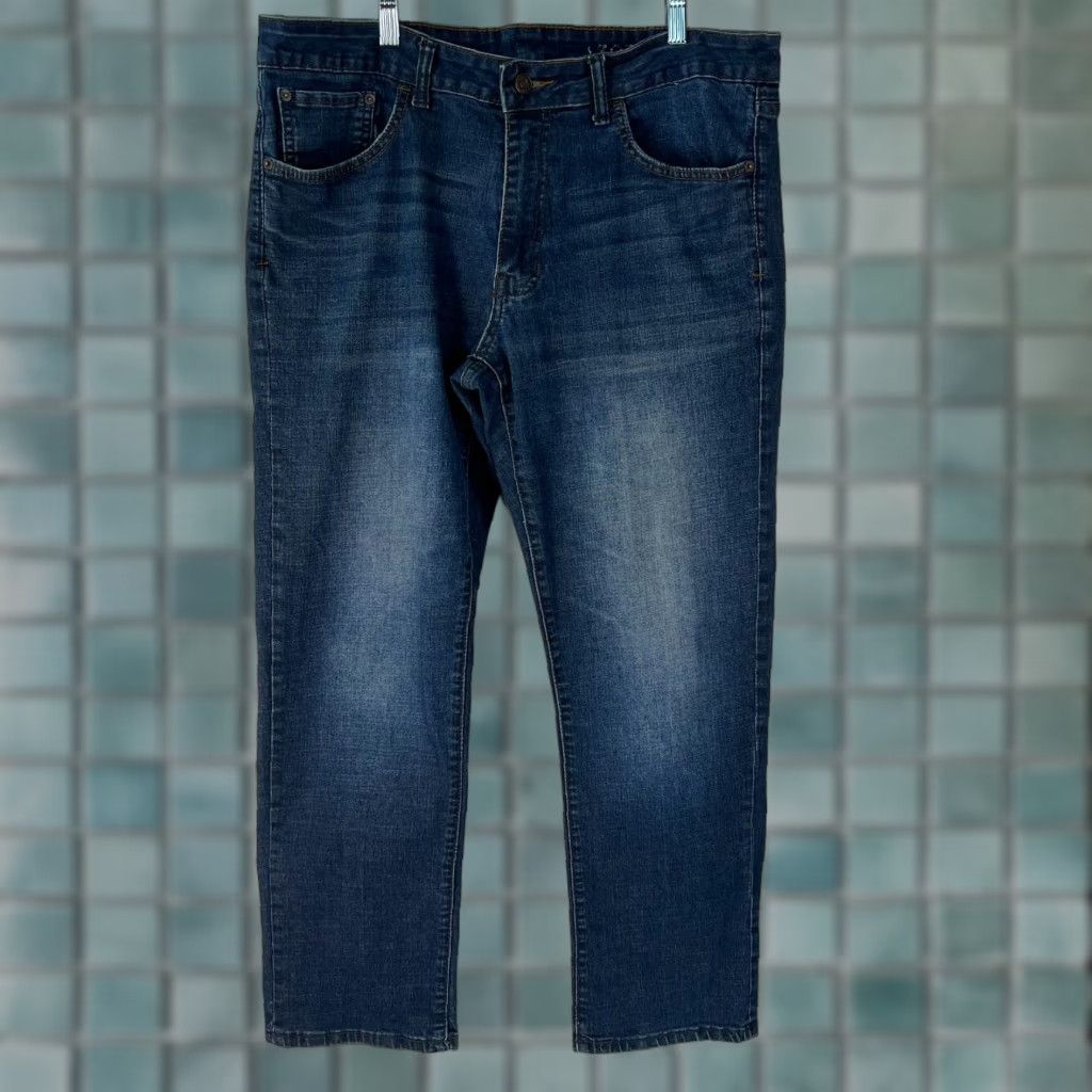 Izod Izod Jeans Flat Front Low Rise Straight Leg Blue Denim Size 38X30 Casual Mens Size US 38 / EU 54 - 1 Thumbnail