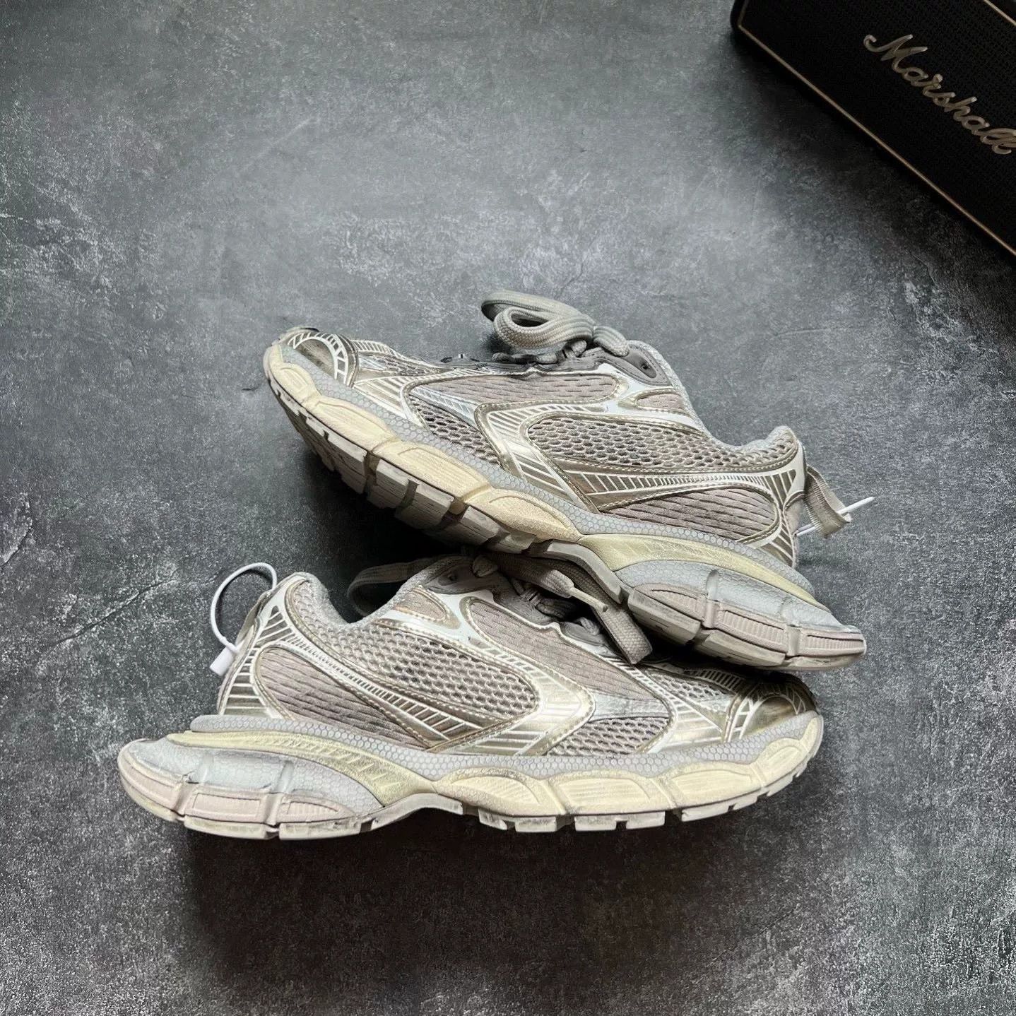 Balenciaga Balenciaga Beige Lowtop Sneakers XXXL Men Size US 10 / EU 43 - 1 Thumbnail