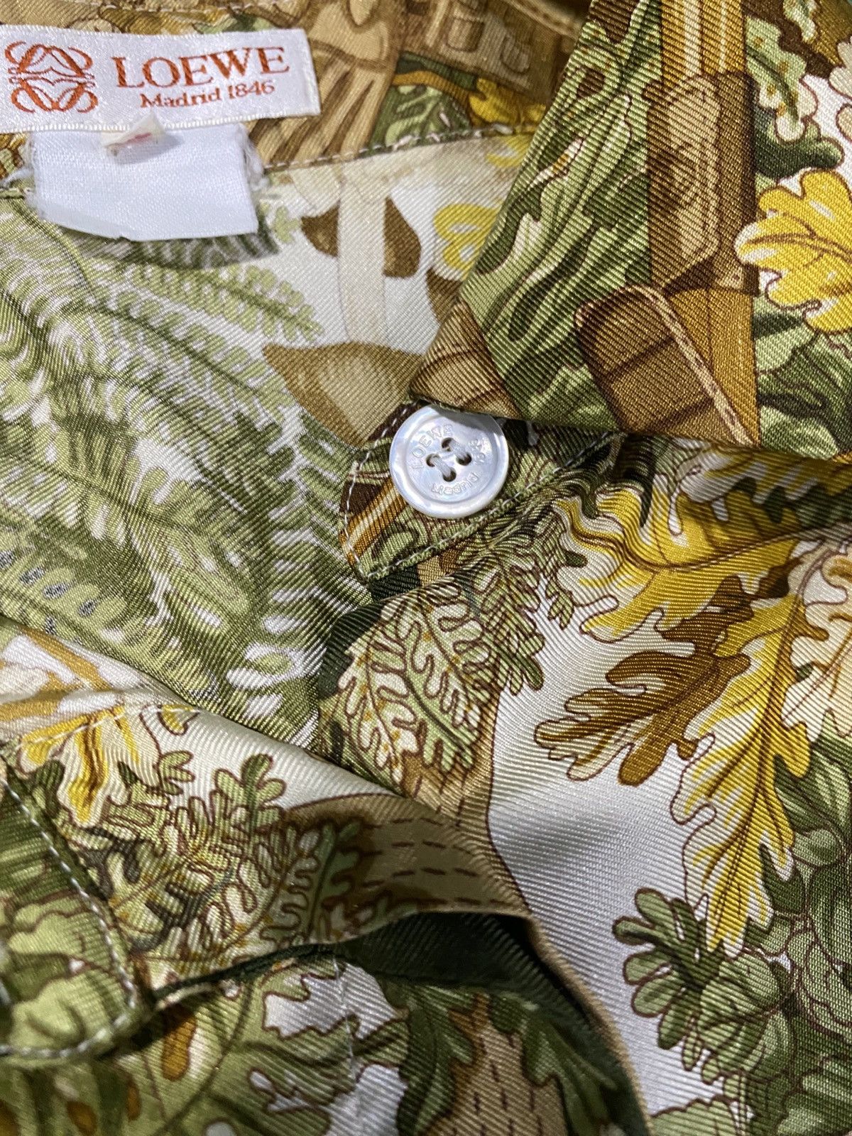 Loewe Loewe Vintage Silk Shirt All Over Print Luxury Designer Rare Size US L / EU 52-54 / 3 - 10 Thumbnail