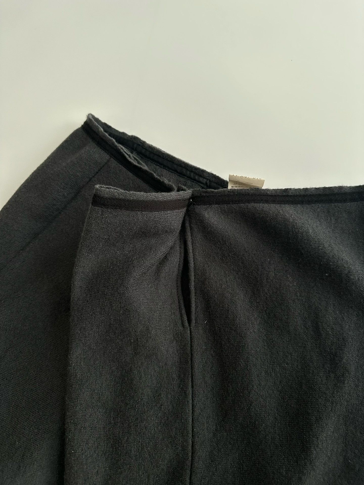 Yohji Yamamoto YOHJI YAMAMOTO 90s-style deconstructed skirt| Size 26" / US 2 / IT 38 - 3 Thumbnail