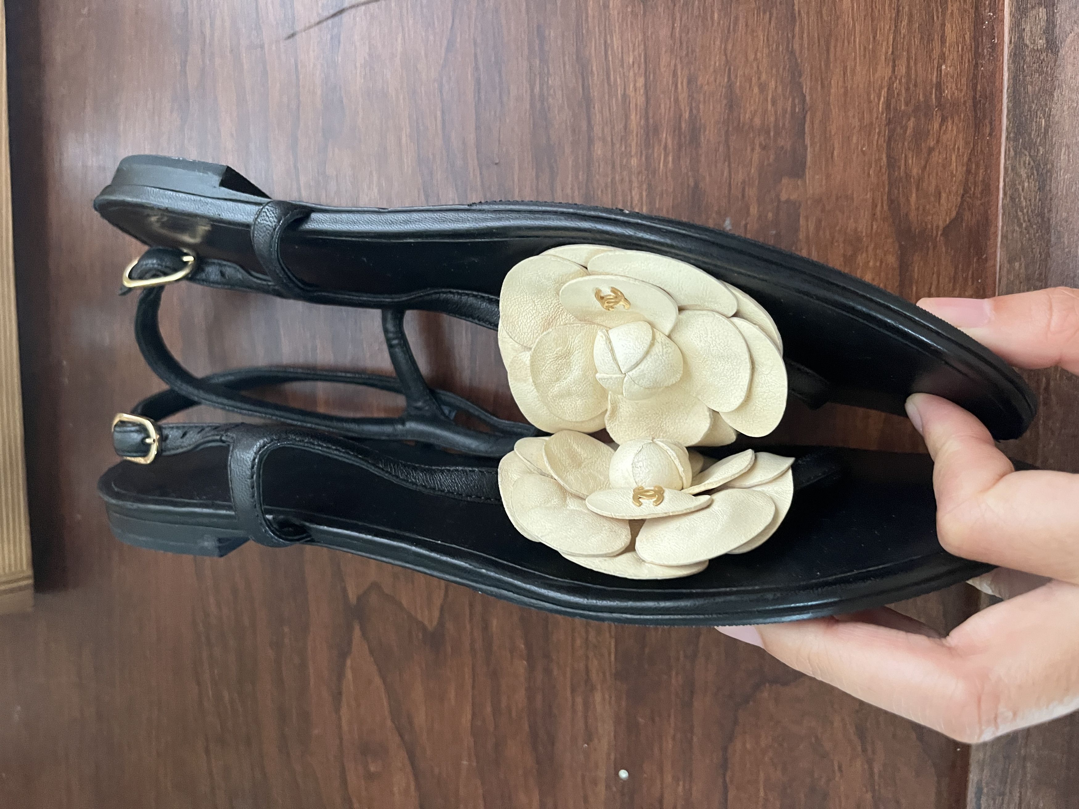 Chanel Chanel Camellia Flower sandals size 37 Size US 7 / IT 37 - 7 Thumbnail