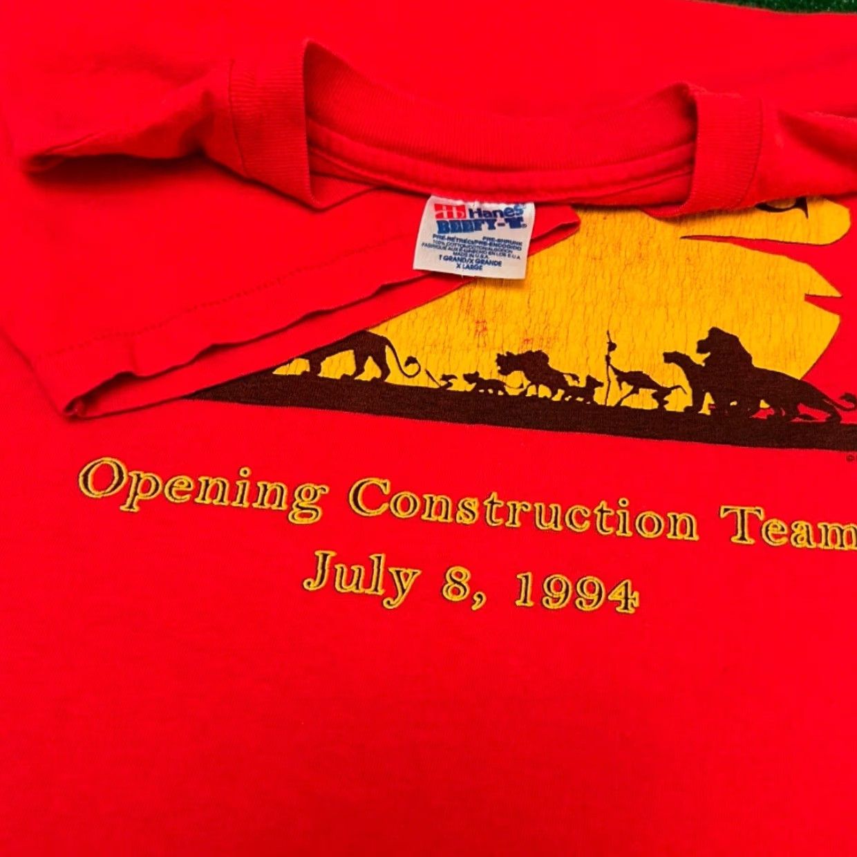 Disney VINTAGE Disney The Lion King Ride Show Cast Team Opening 1994 Shirt Mens XL 90s Red T-Shirt Size US XL / EU 56 / 4 - 2 Thumbnail