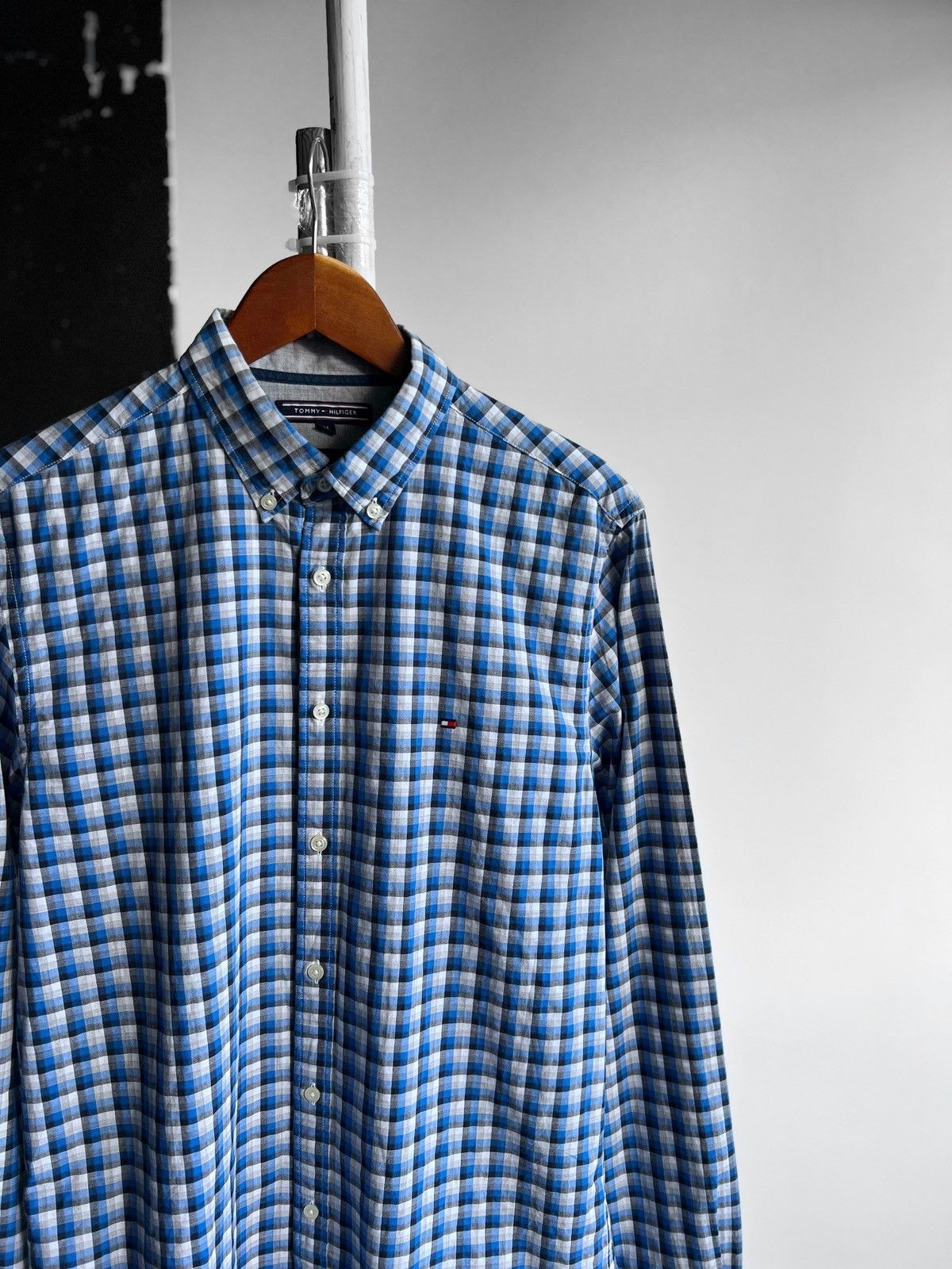 Designer × Tommy Hilfiger Tommy Hilfiger Blue White Checked Long Sleeve Button Shirt Size US M / EU 48-50 / 2 - 2 Thumbnail