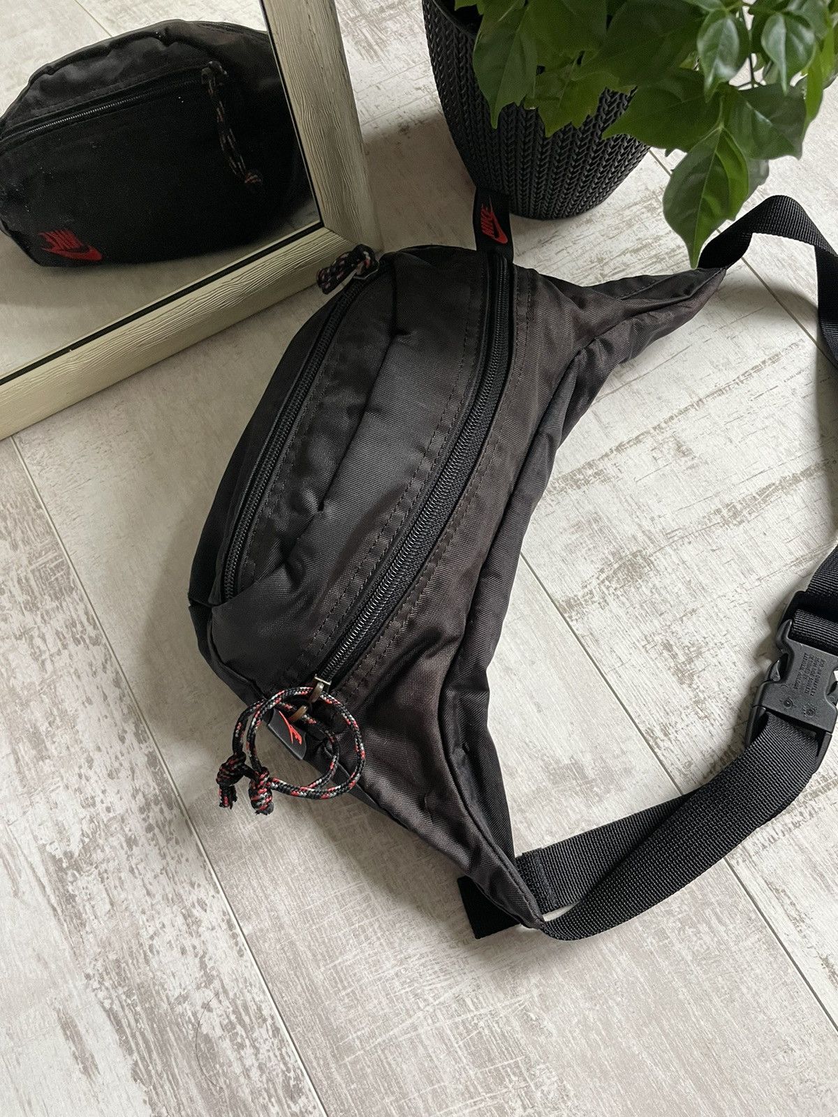Nike × Vintage Vintage Nike 90’s Sling Bag Messenger Brown Y2K Swoosh Size ONE SIZE - 5 Thumbnail