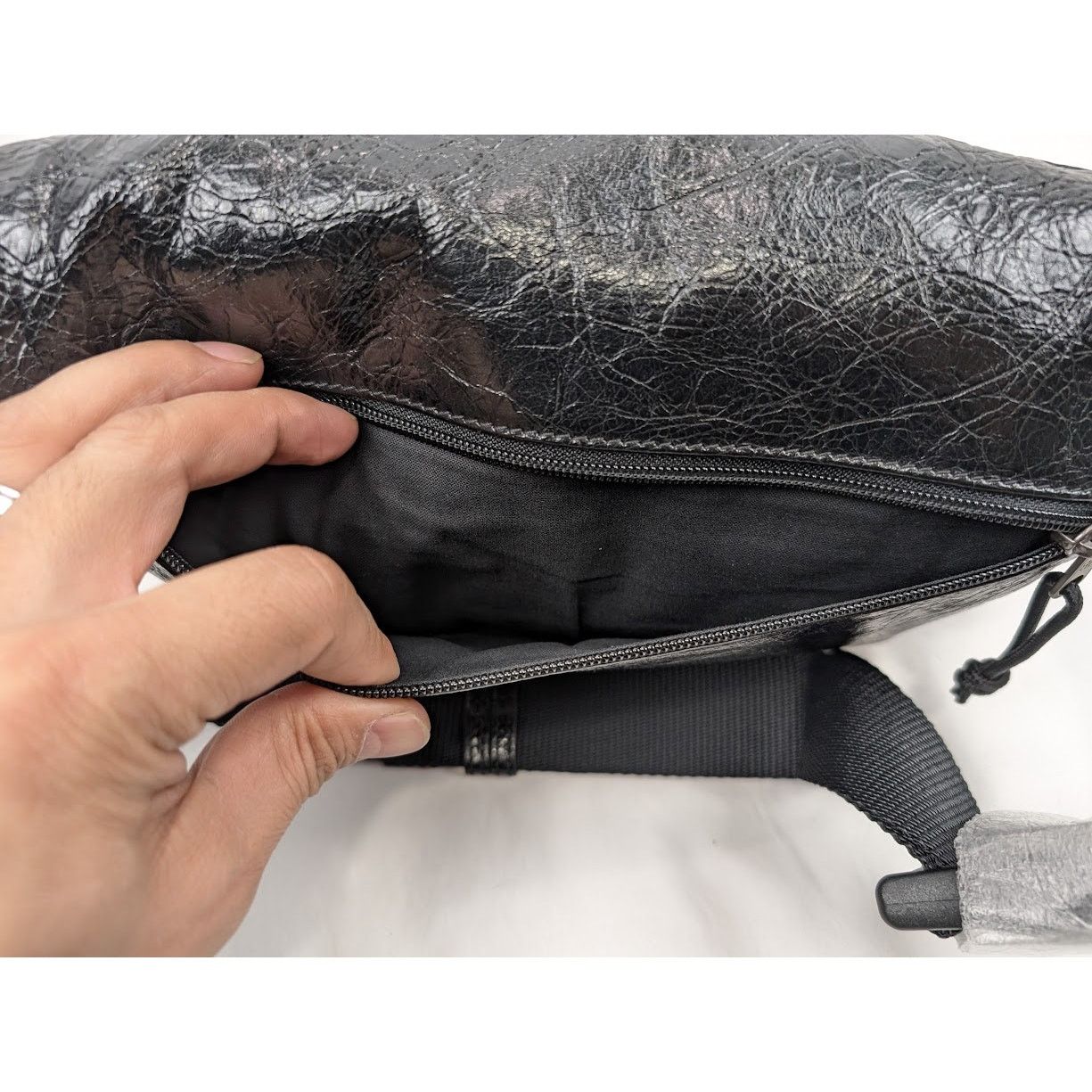 Balenciaga o1rshd1 Q:3 / Size: OS / Explorer Multizip Beltpack in Black Size ONE SIZE - 18 Thumbnail
